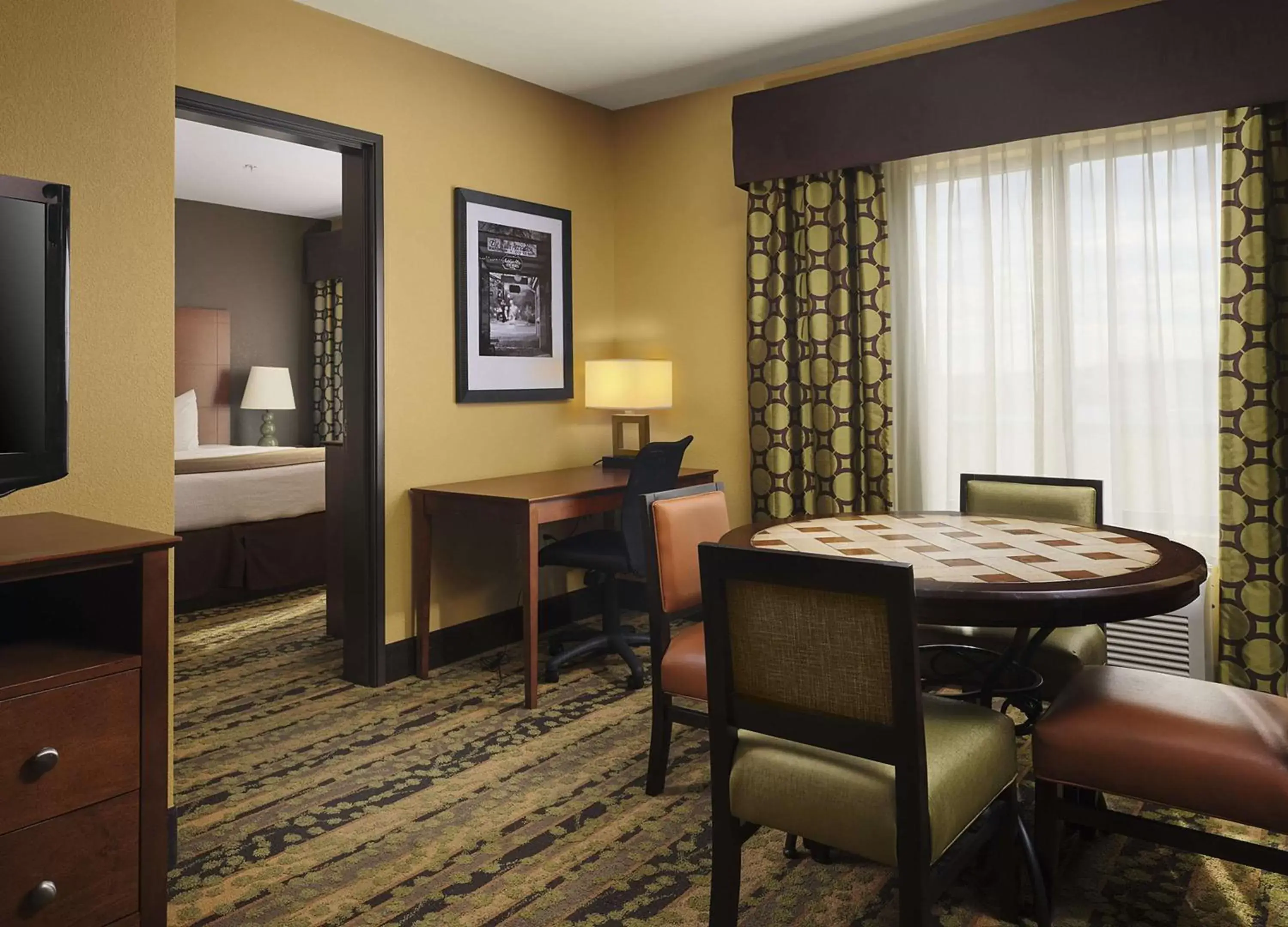Photo of the whole room, Dining Area in Best Western Plus Tupelo Inn & Suites