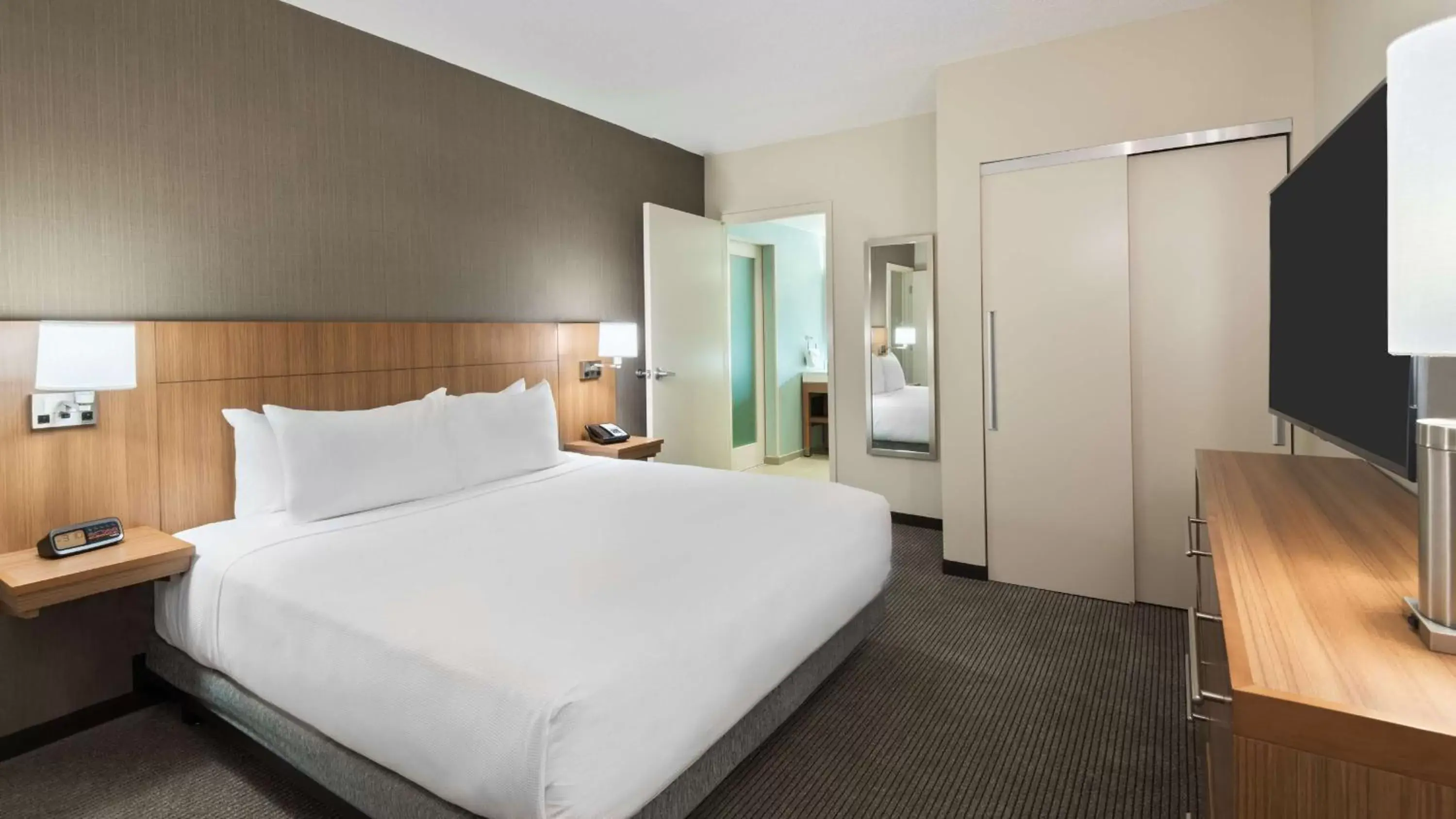 Photo of the whole room, Bed in Hyatt Place Austin/Round Rock
