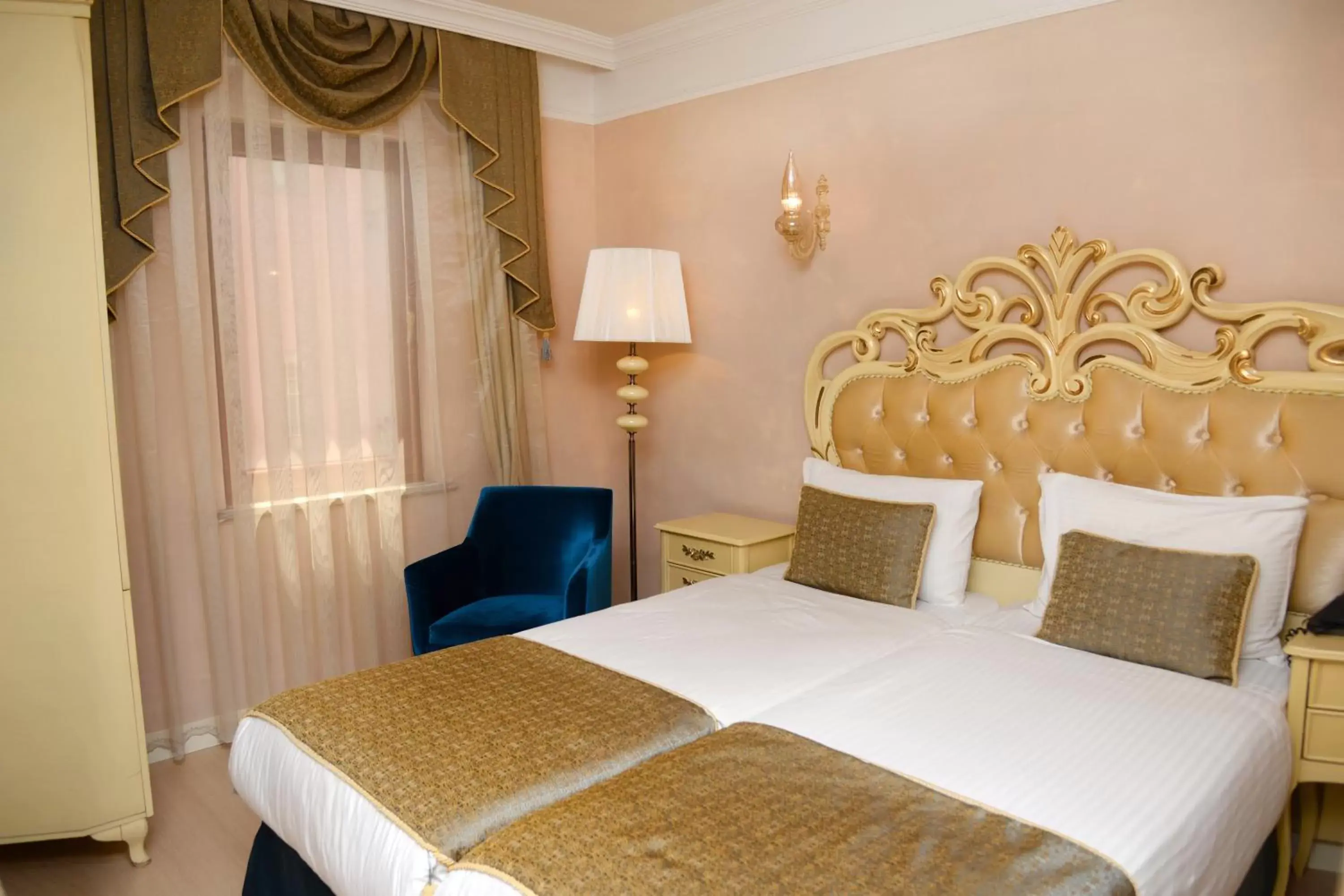 Property building, Bed in Edibe Sultan Hotel
