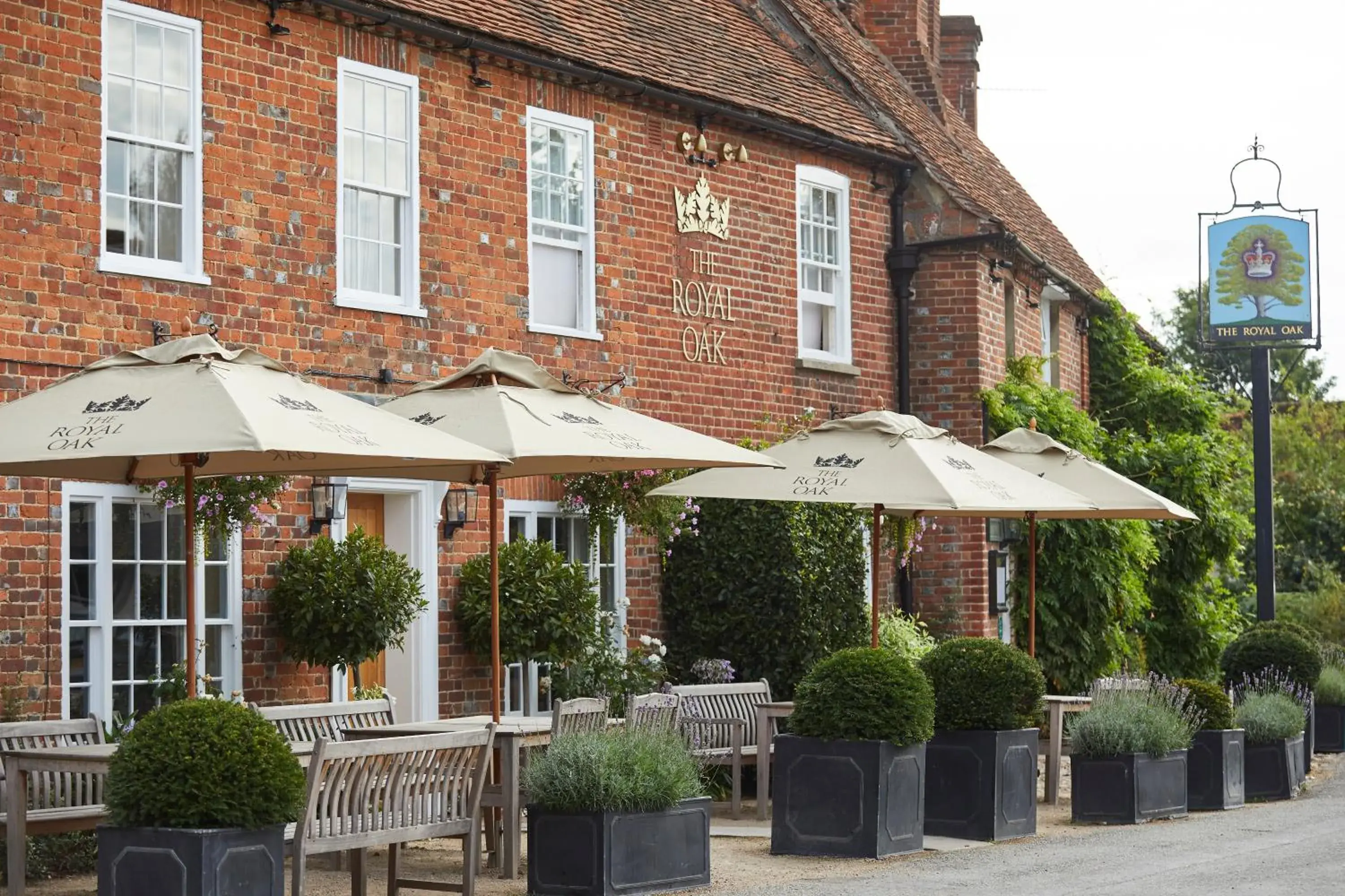 Property Building in The Royal Oak, Yattendon