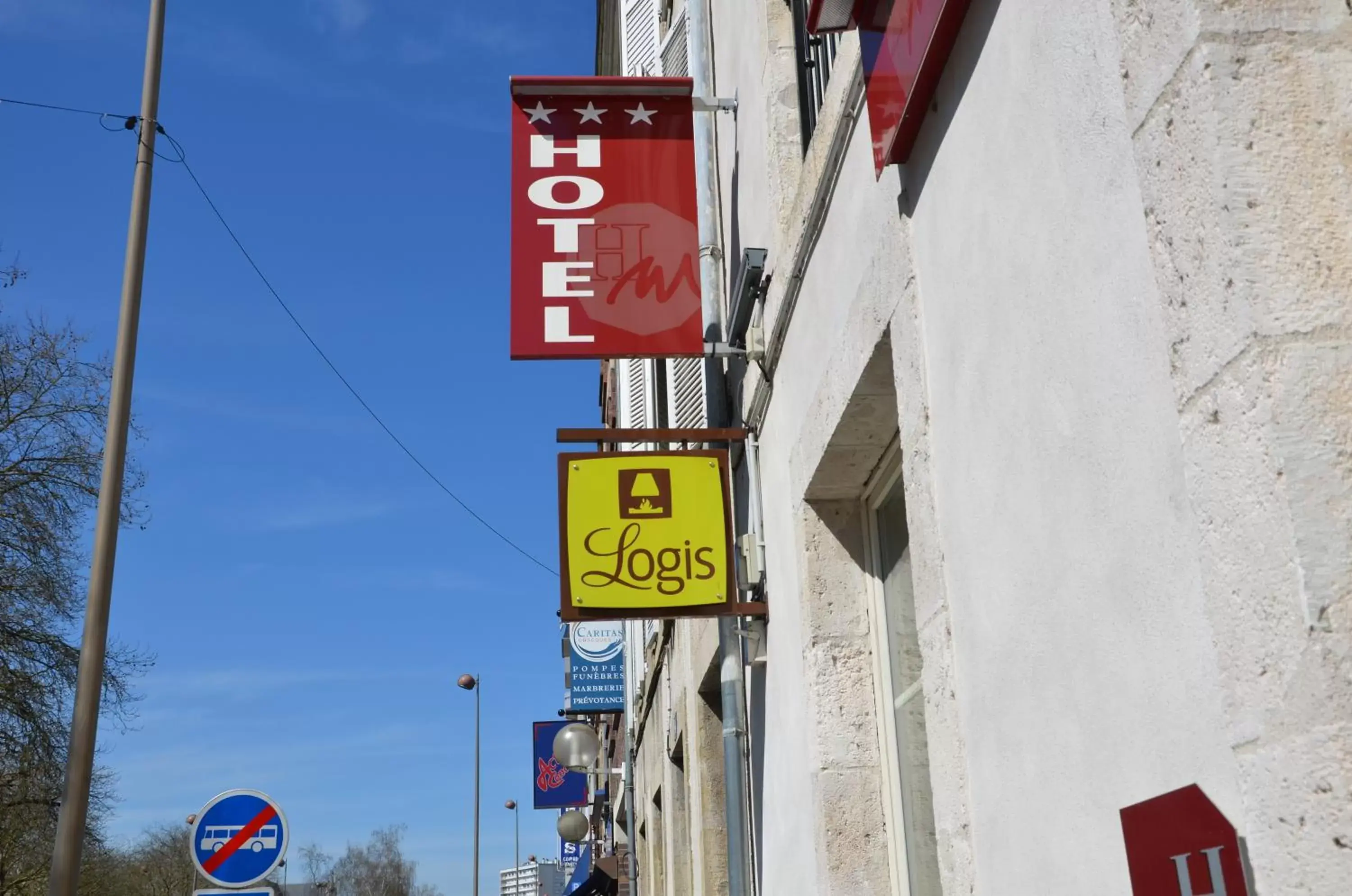 Facade/entrance in Hôtel Saint Martin