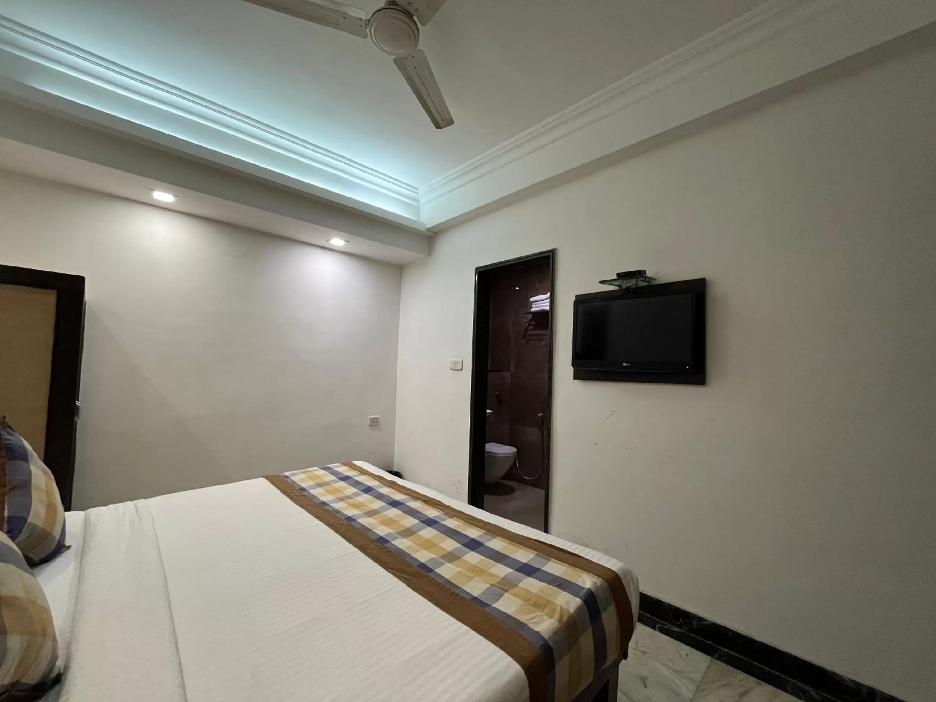 Bedroom, Bed in Hotel Moti Palace Bedroom, Bed in Hotel Moti Palace