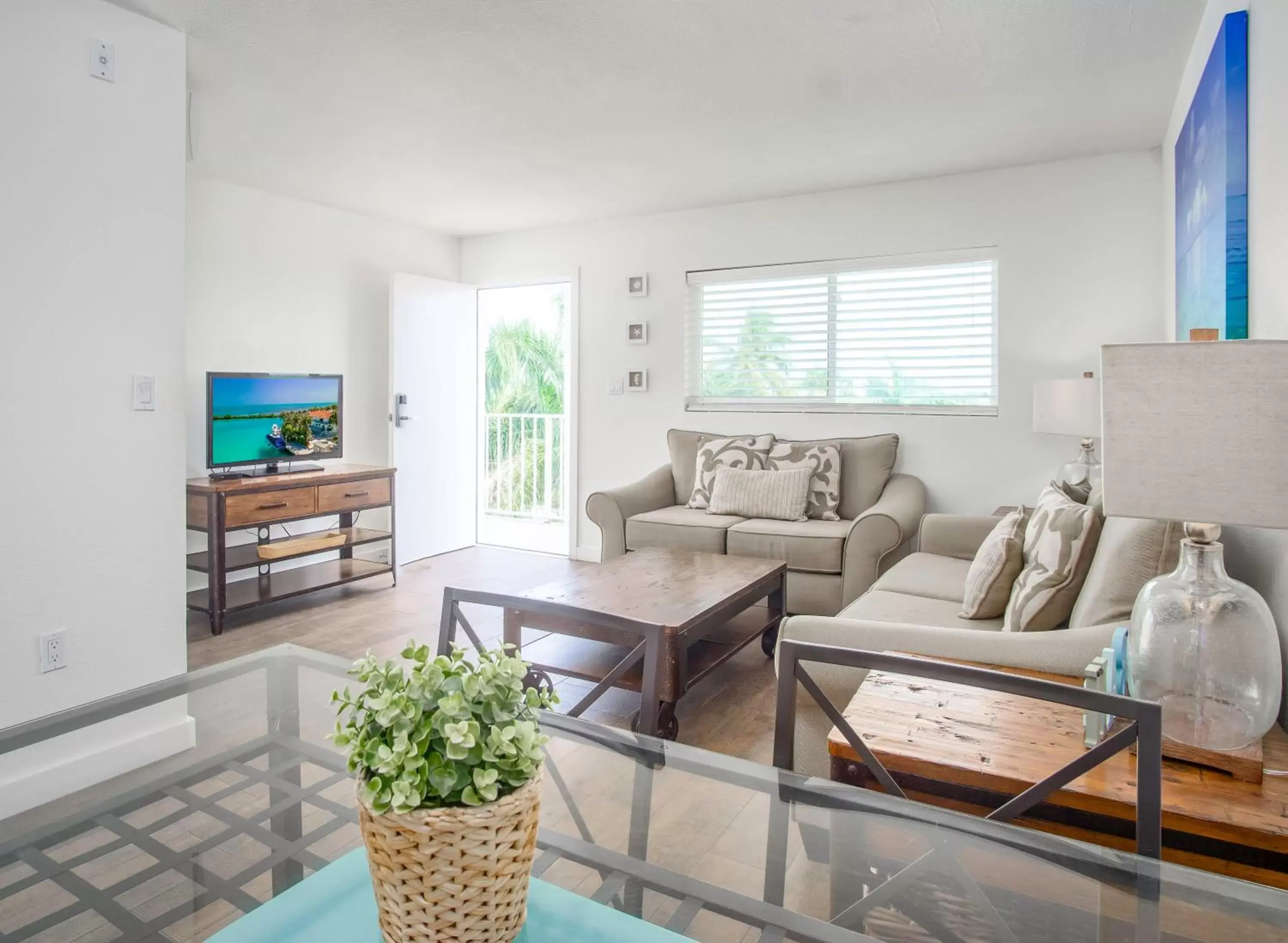 Living room, Seating Area in Skipjack Resort & Marina
