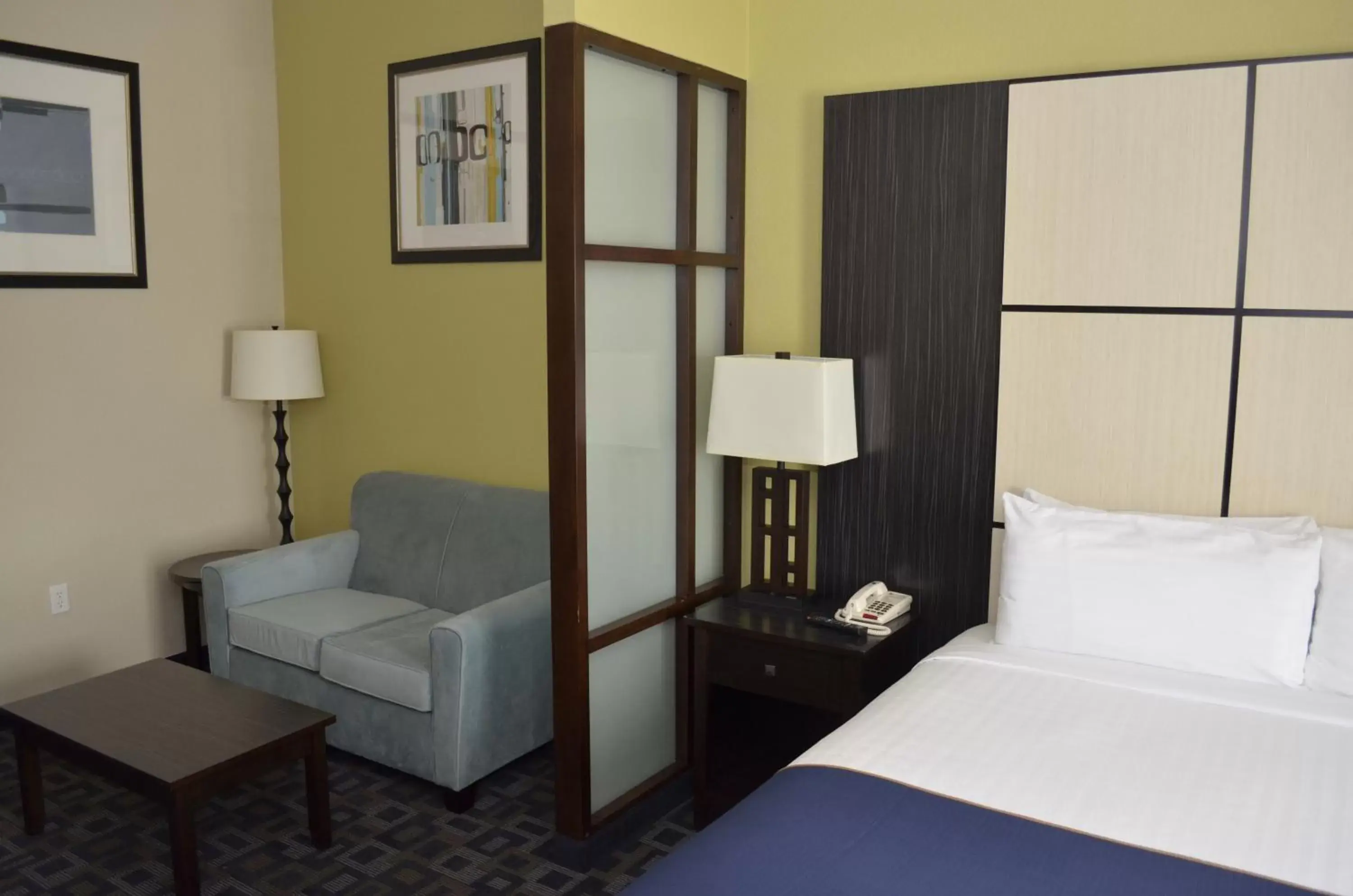 Photo of the whole room, Bed in Super 8 by Wyndham Irving/DFW Apt/North