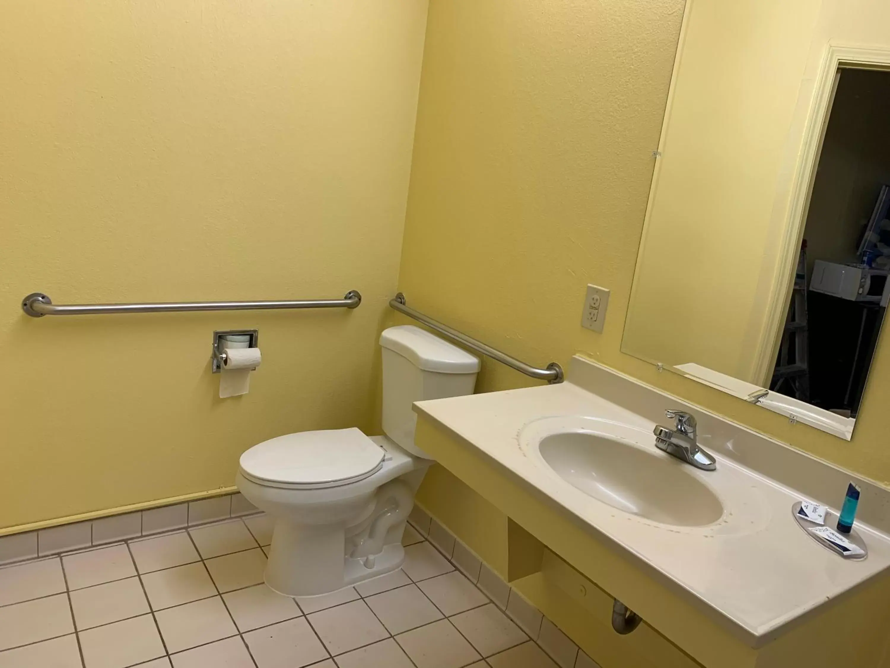 Bathroom in Relax Inn & Suites