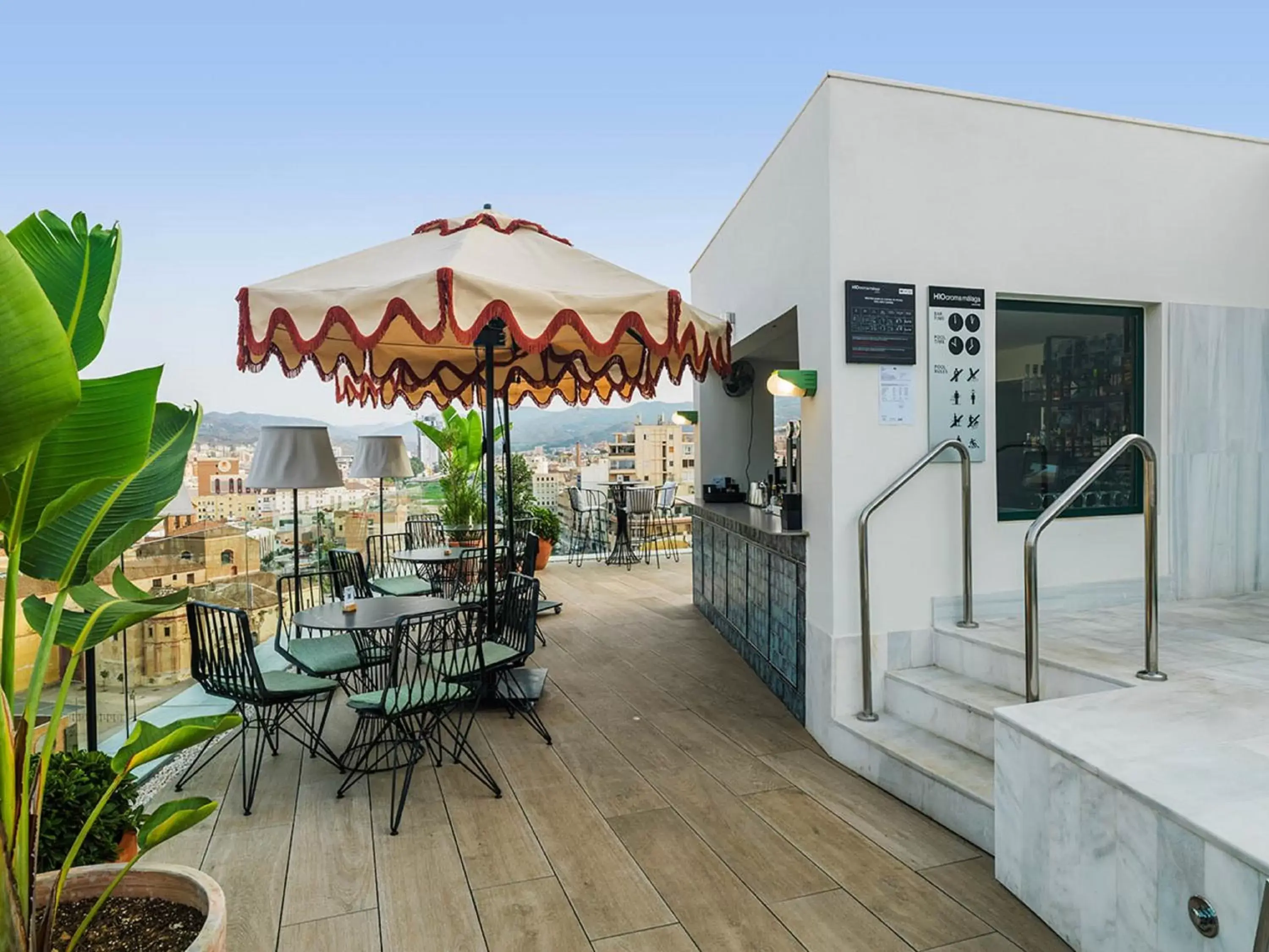 Lounge or bar in H10 Croma Málaga