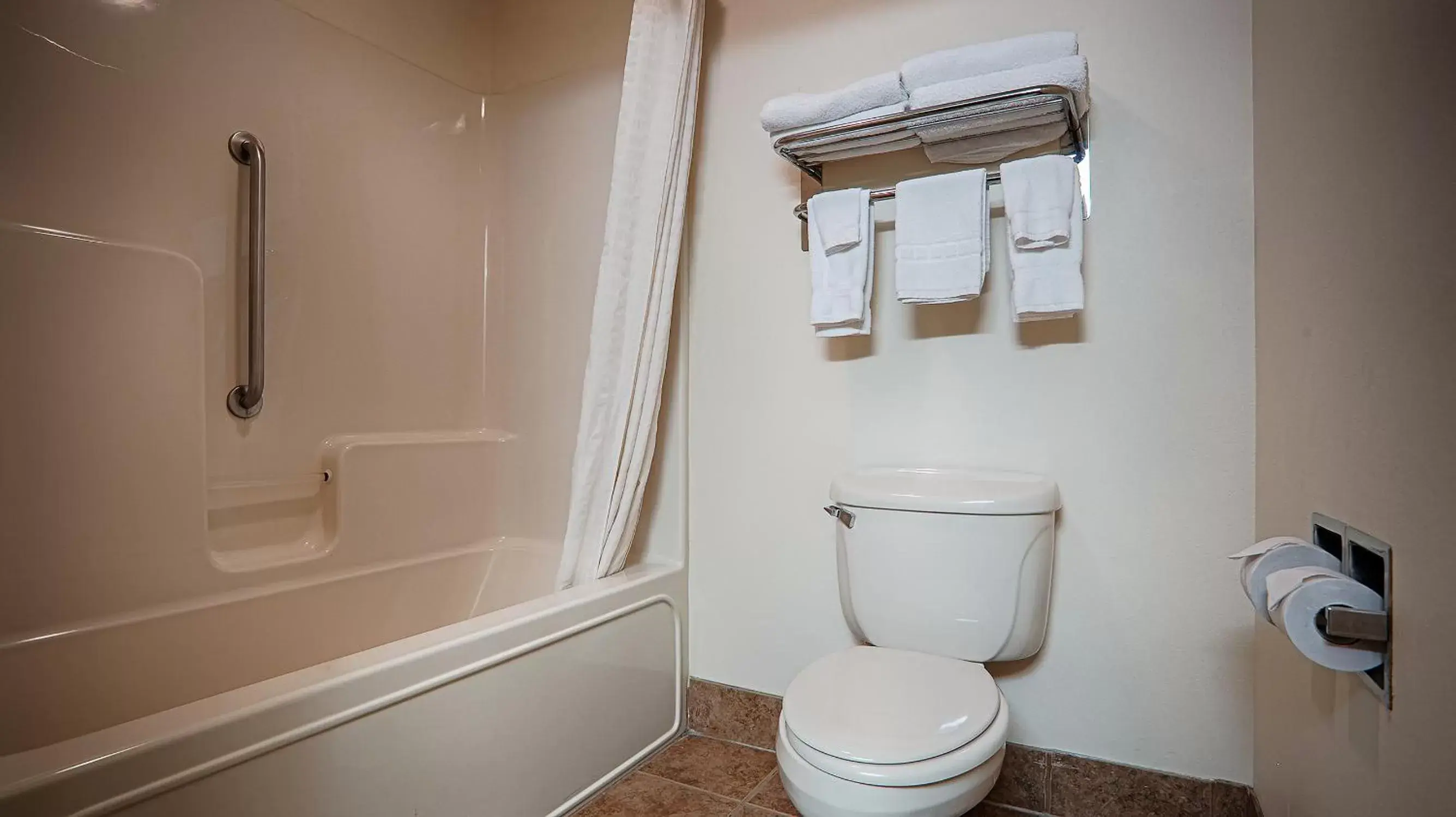 Bathroom in Best Western Parsons Inn