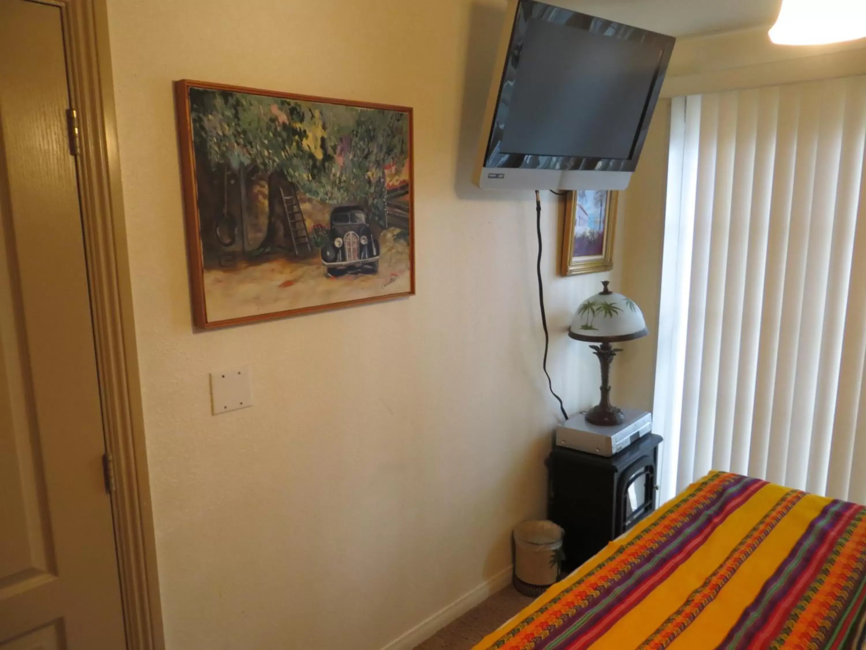 Bed, TV/Entertainment Center in Always Inn San Clemente Bed & Breakfast by Elevate Rooms