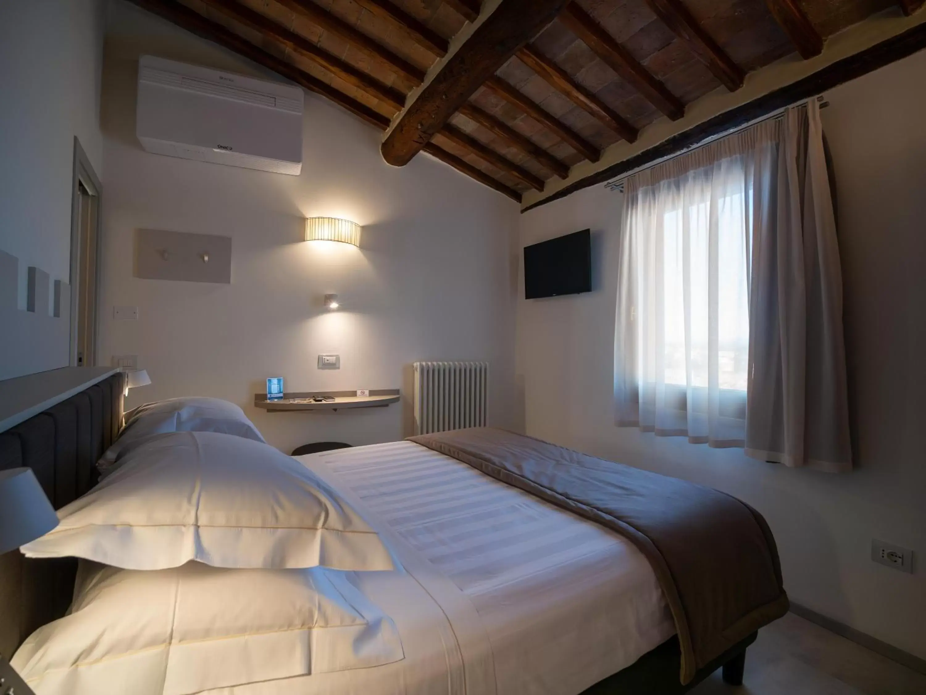 View (from property/room), Bed in Torre del Fuggisole