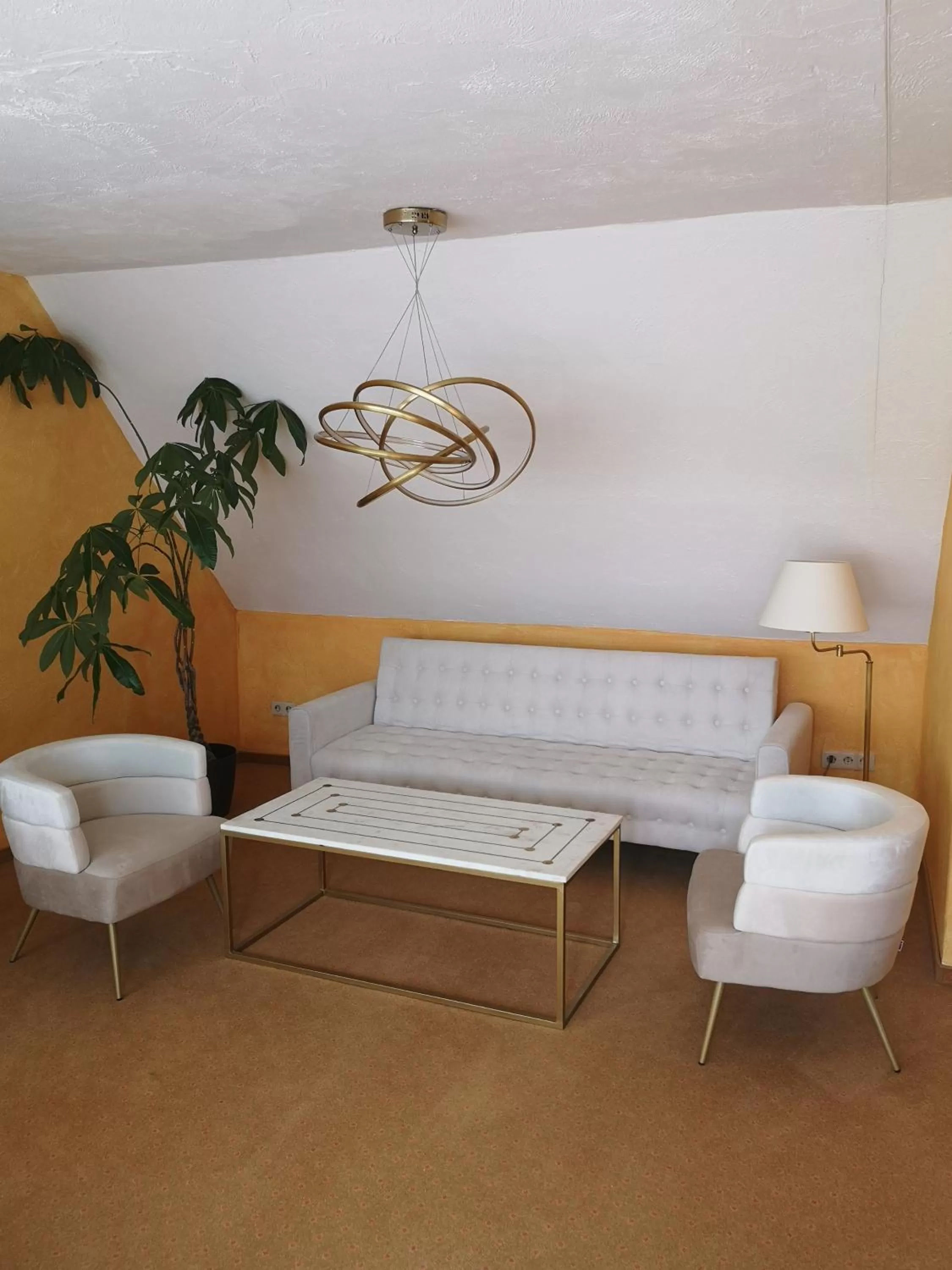 Seating area in Hotel Goldflair am Rathaus