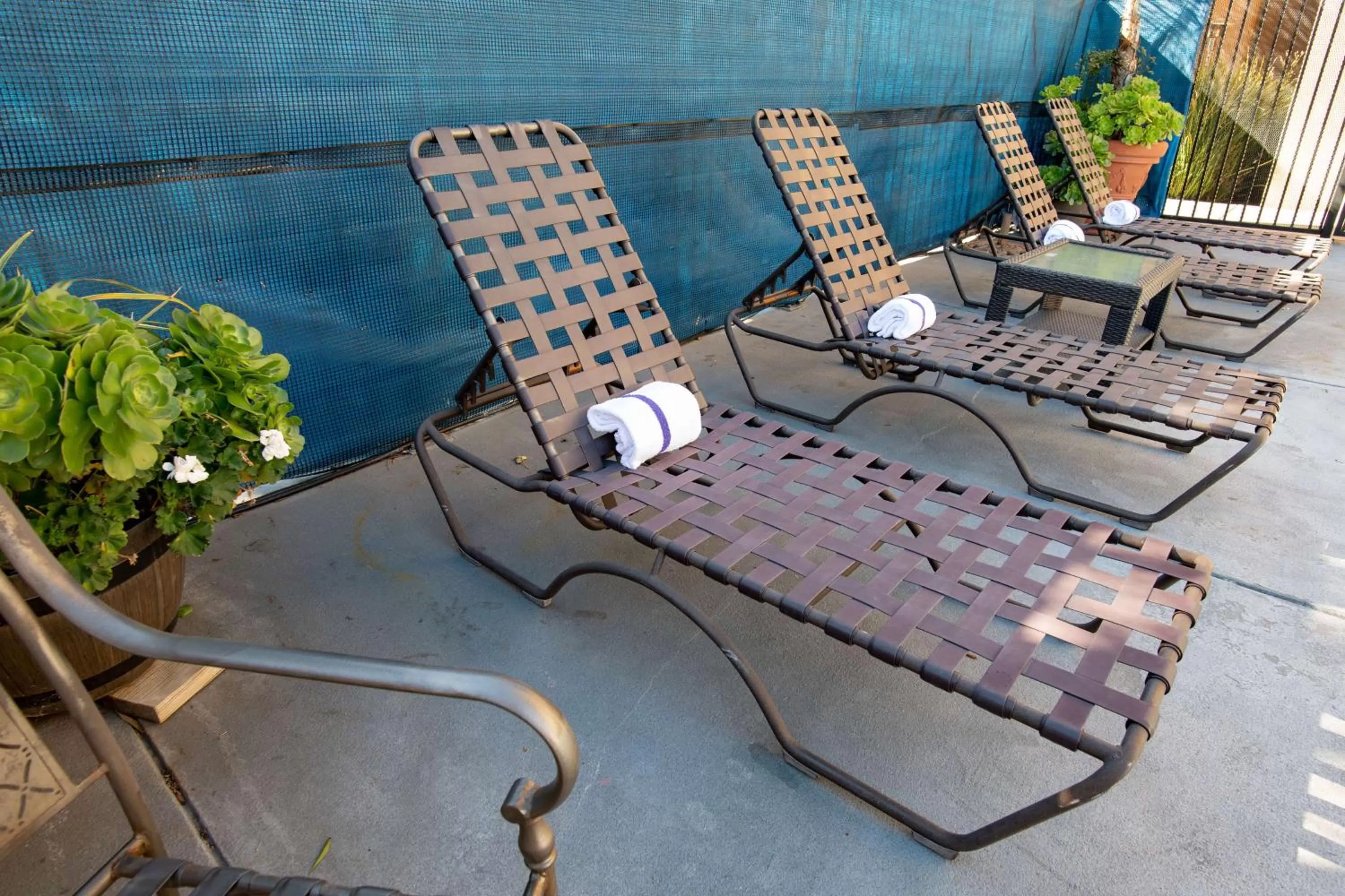 Pool view in Hampton Inn & Suites Pittsburg