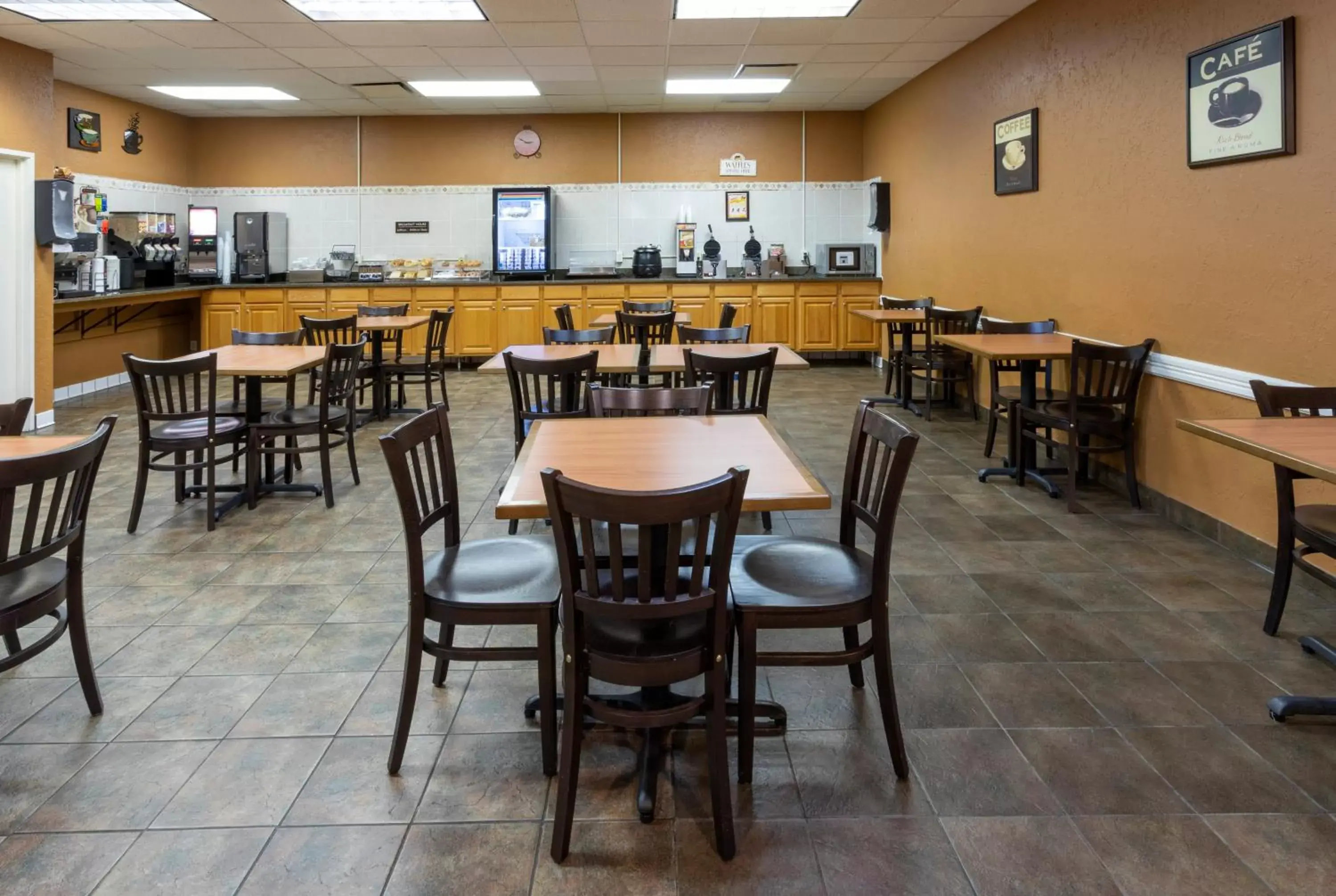 Continental breakfast, Restaurant/Places to Eat in GuestHouse Inn & Suites Rochester