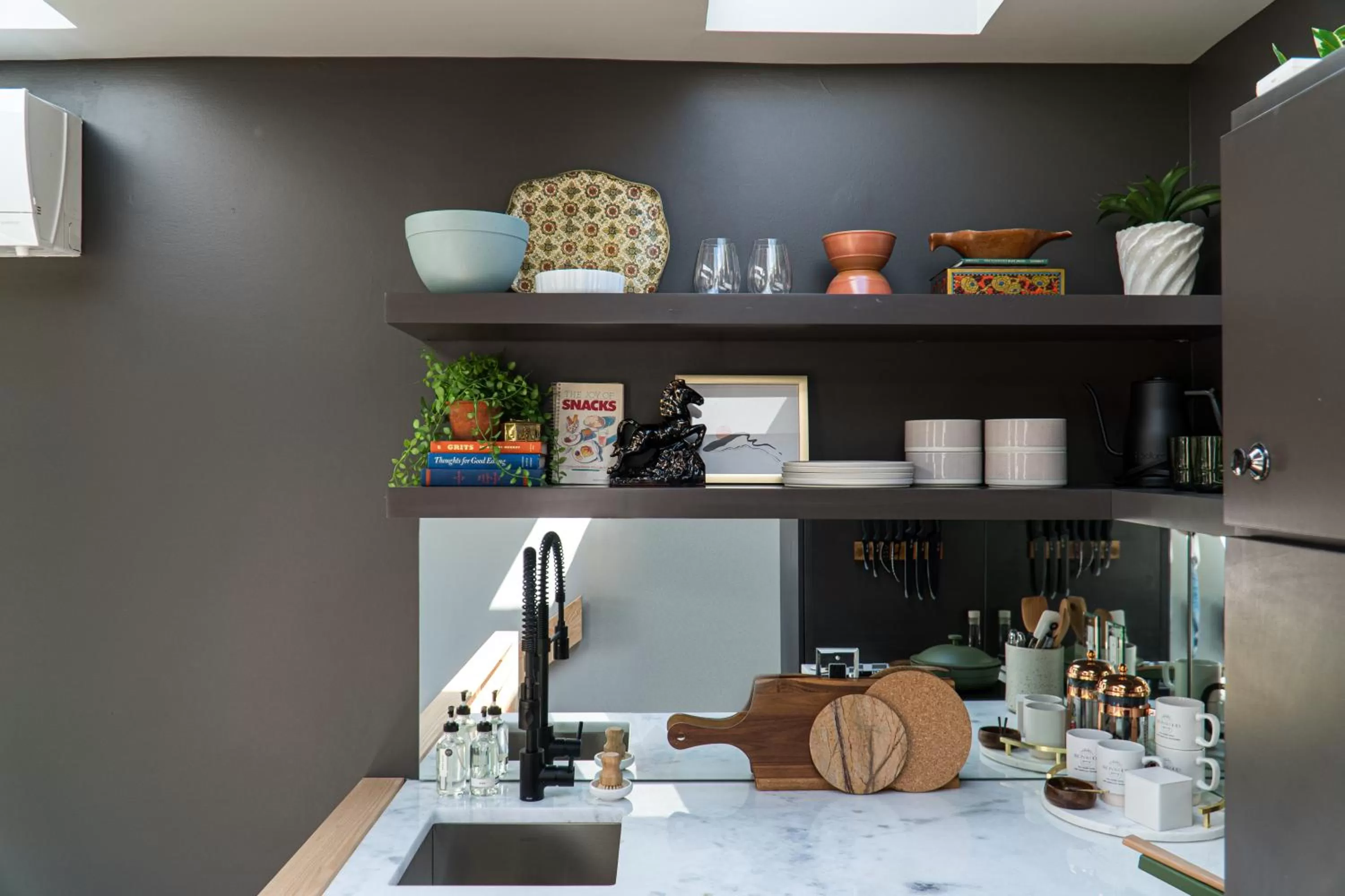 Coffee/tea facilities in Ironwood Grove, Tiny House Hotel