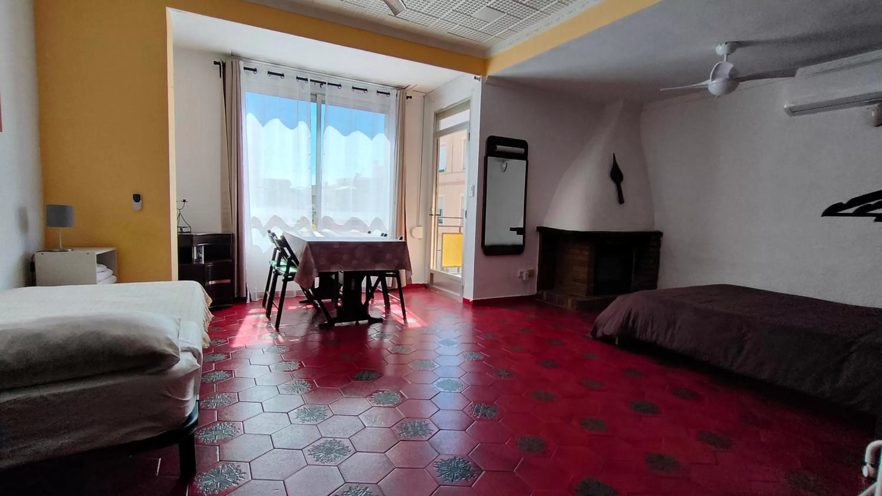 Photo of the whole room in Pensión Benavente AP-7 3 min - Playa 5 min coche