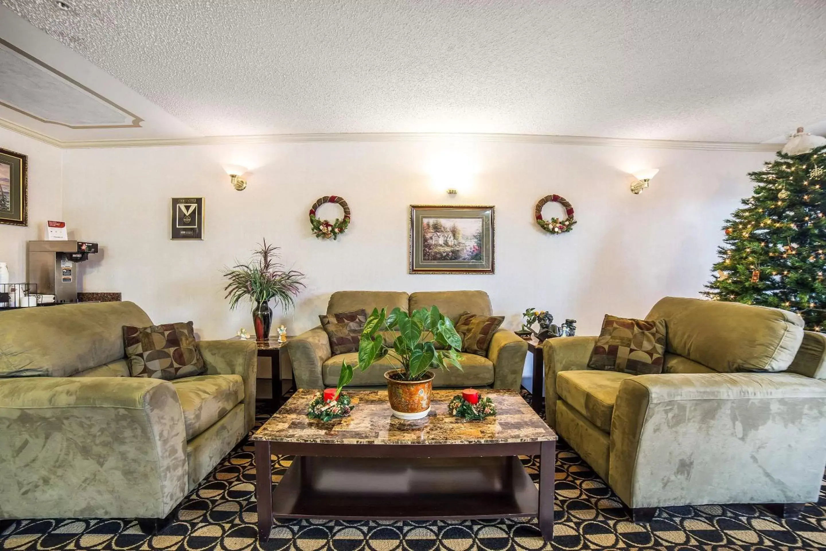 Lobby or reception, Seating Area in FairBridge Inn & Suites Sunnyside