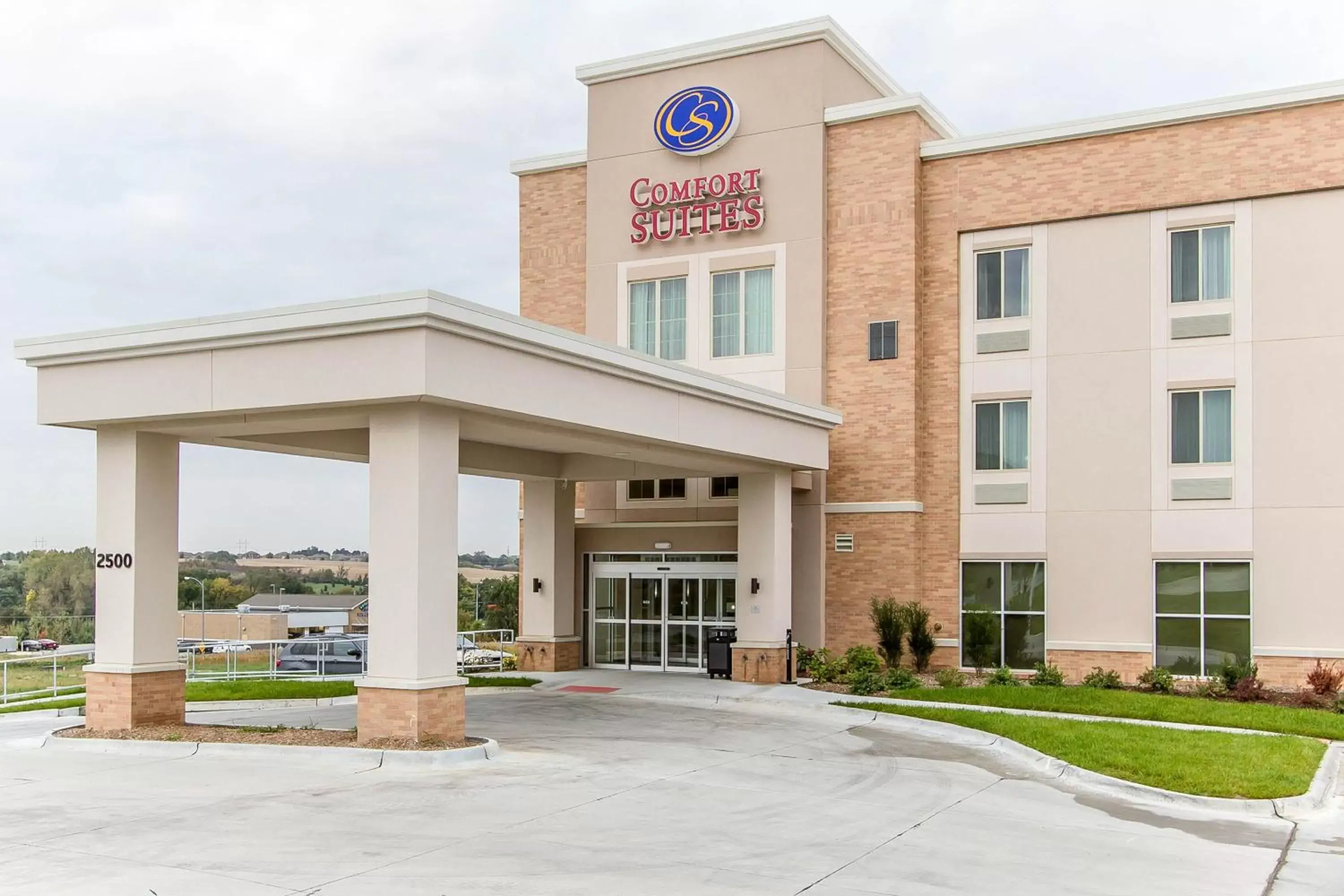 Facade/entrance, Property Building in Comfort Suites West Omaha