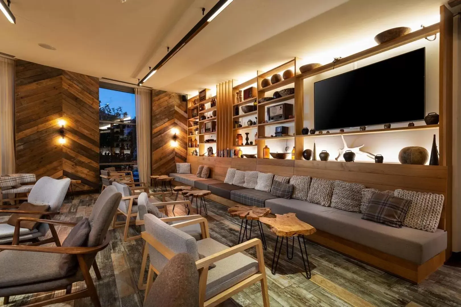 Lobby or reception, Lounge/Bar in Urban Lodge Hotel