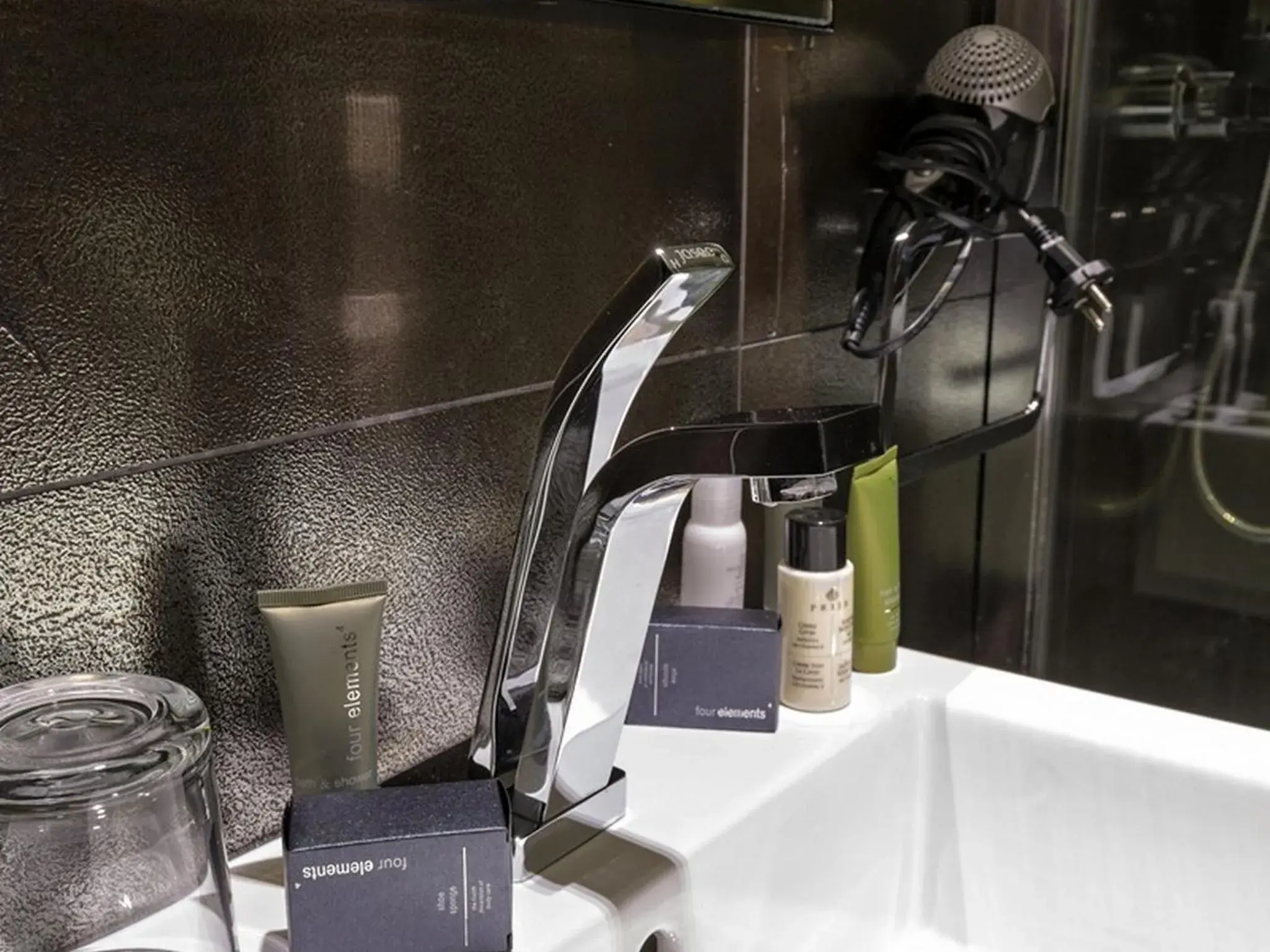 Bathroom, Coffee/Tea Facilities in Nova City Hotel Signature Collection Belgrade