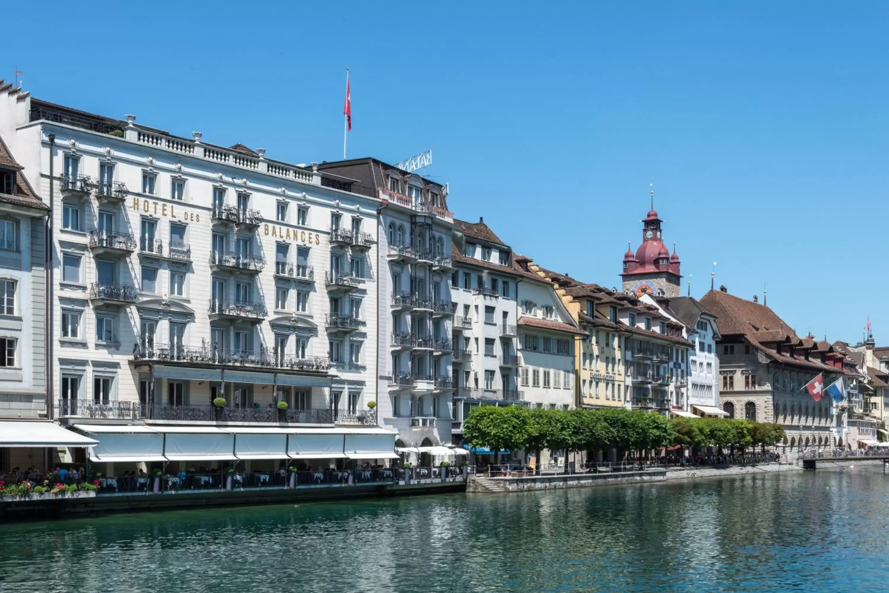 Property building in Hotel des Balances