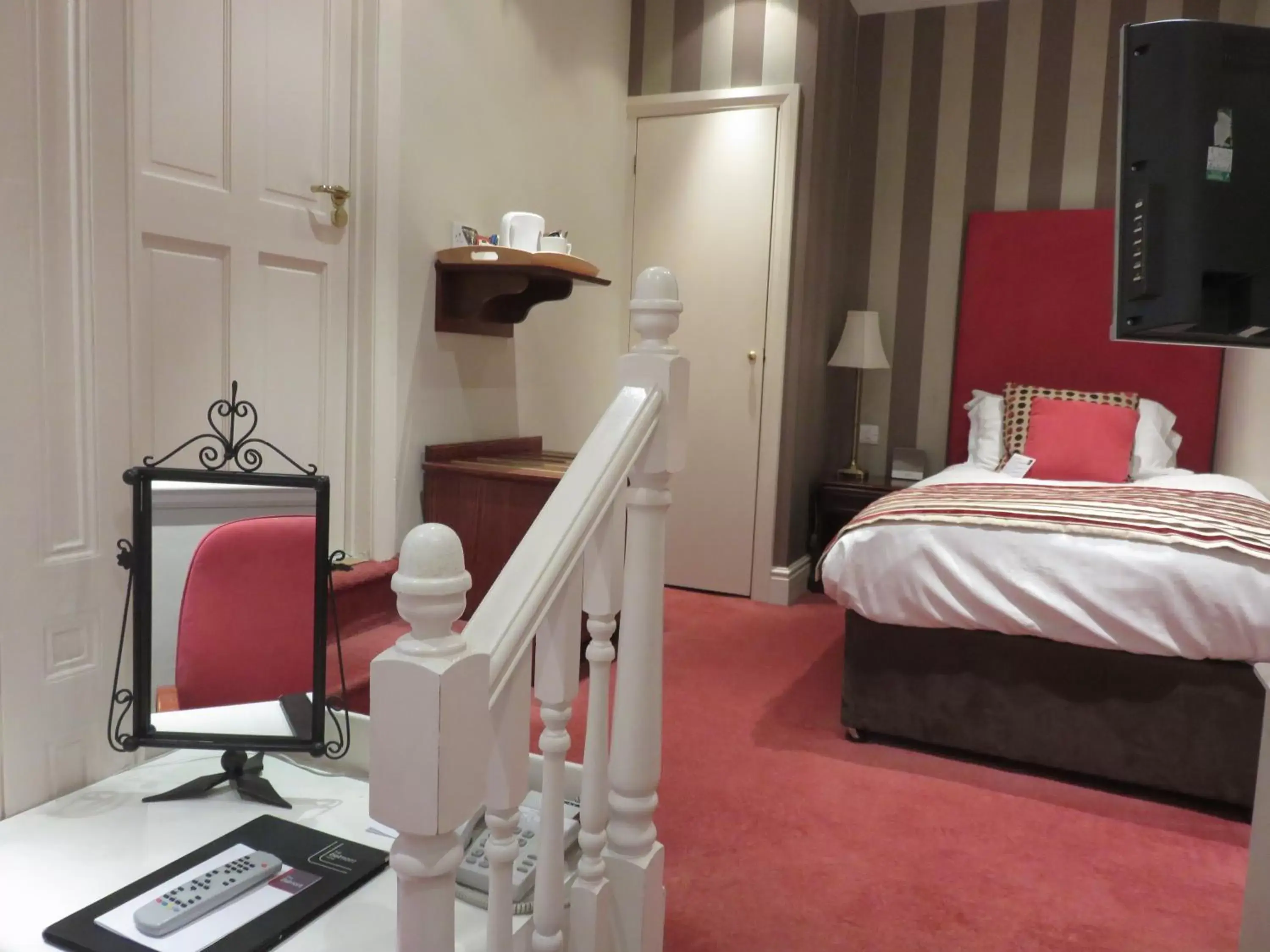 Photo of the whole room, TV/Entertainment Center in Belmont Hotel Leicester