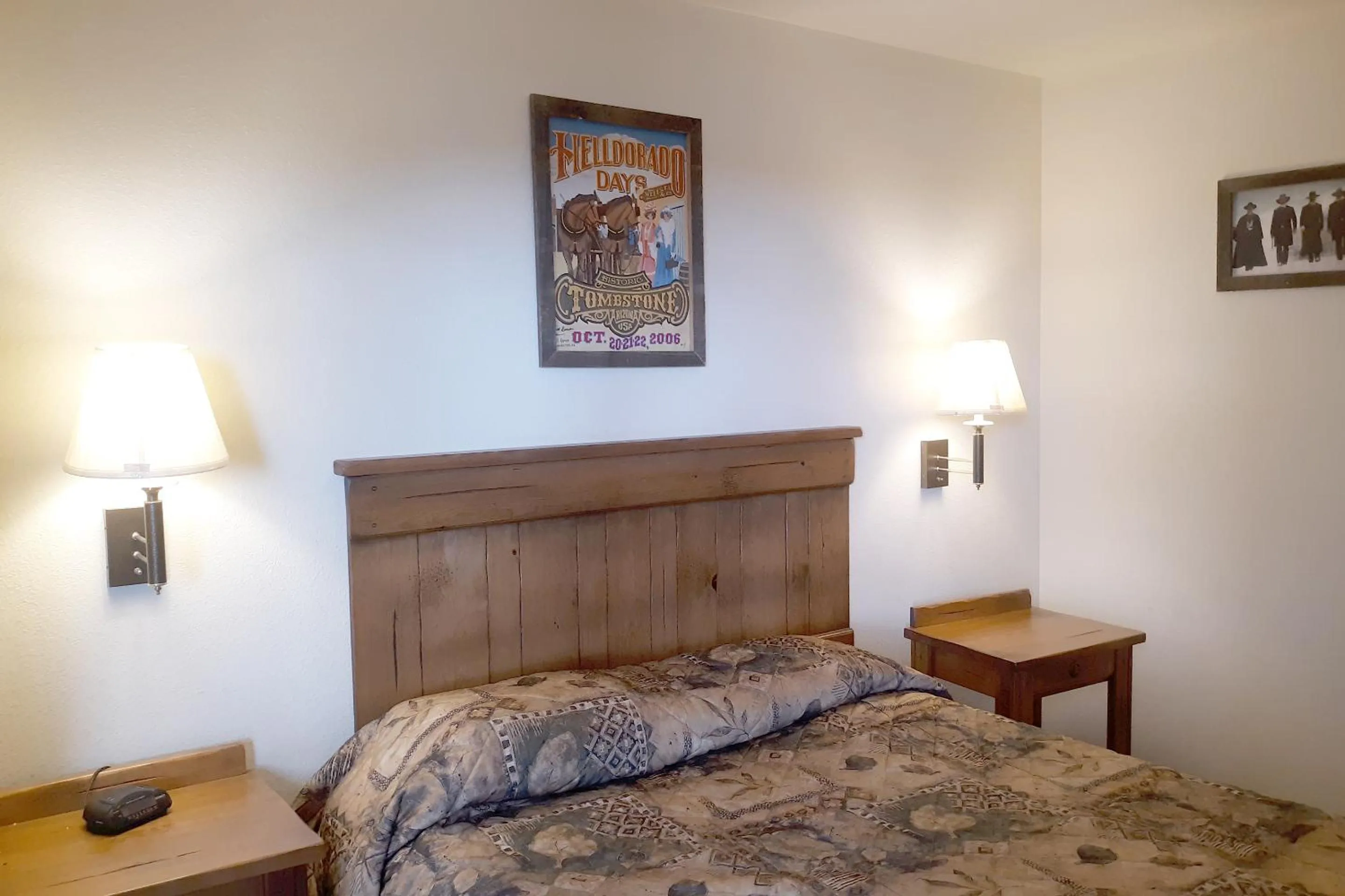 Bedroom, Bed in OYO Hotel Tombstone