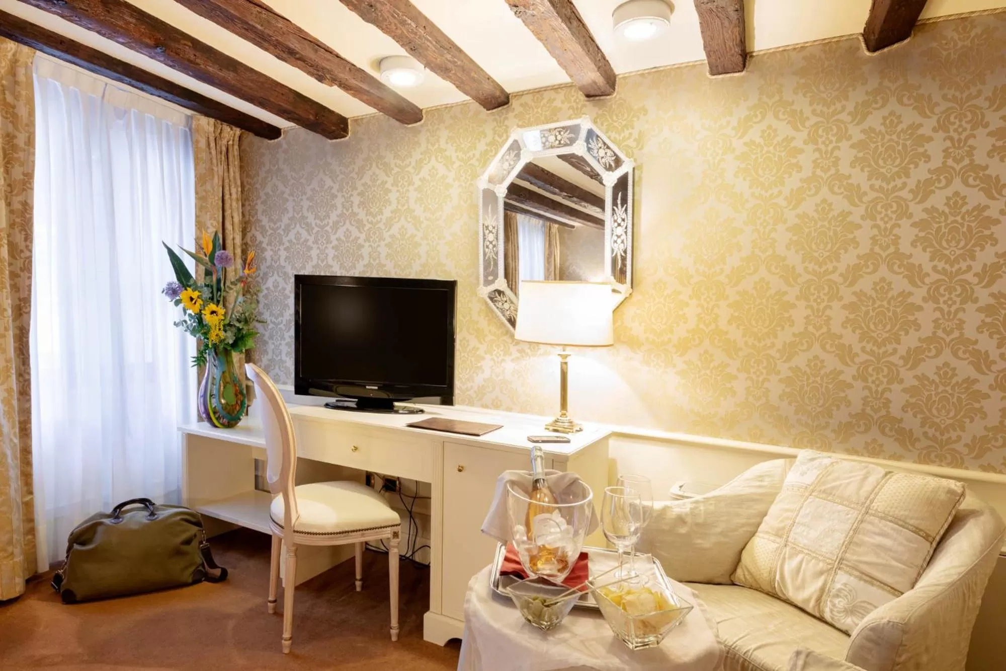 TV and multimedia in Duodo Palace Hotel