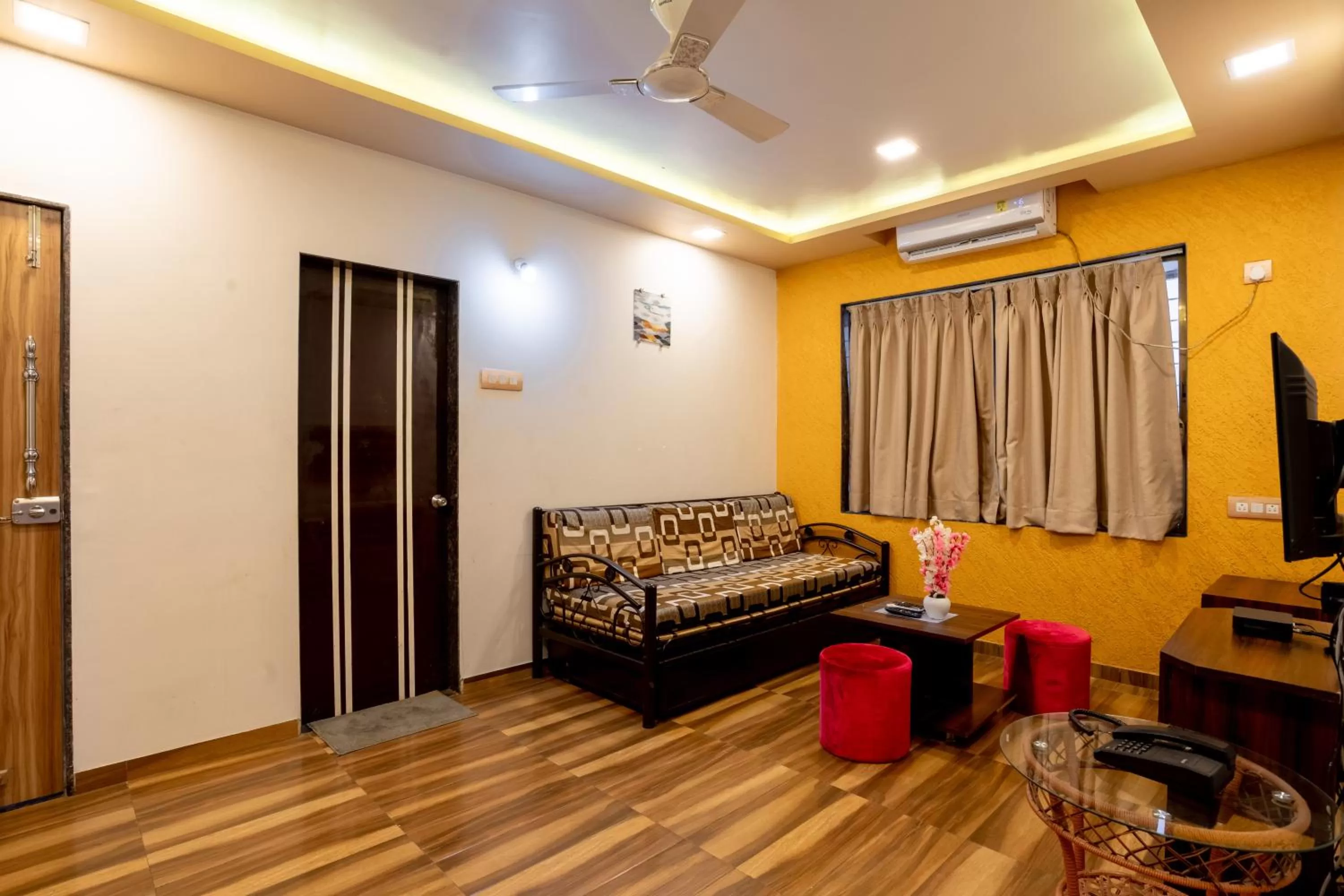 Living room, Seating Area in Pooja Villa Suites-Rooms and Pool, Igatpuri