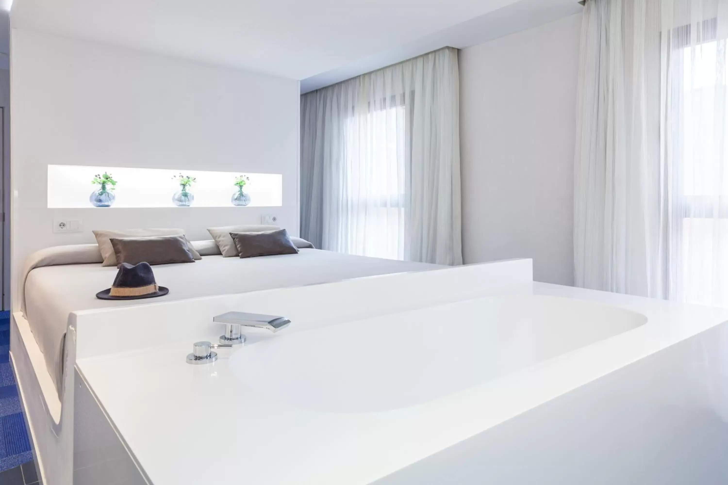 Photo of the whole room, Bathroom in Hotel Macià Granada Five Senses Rooms & Suites
