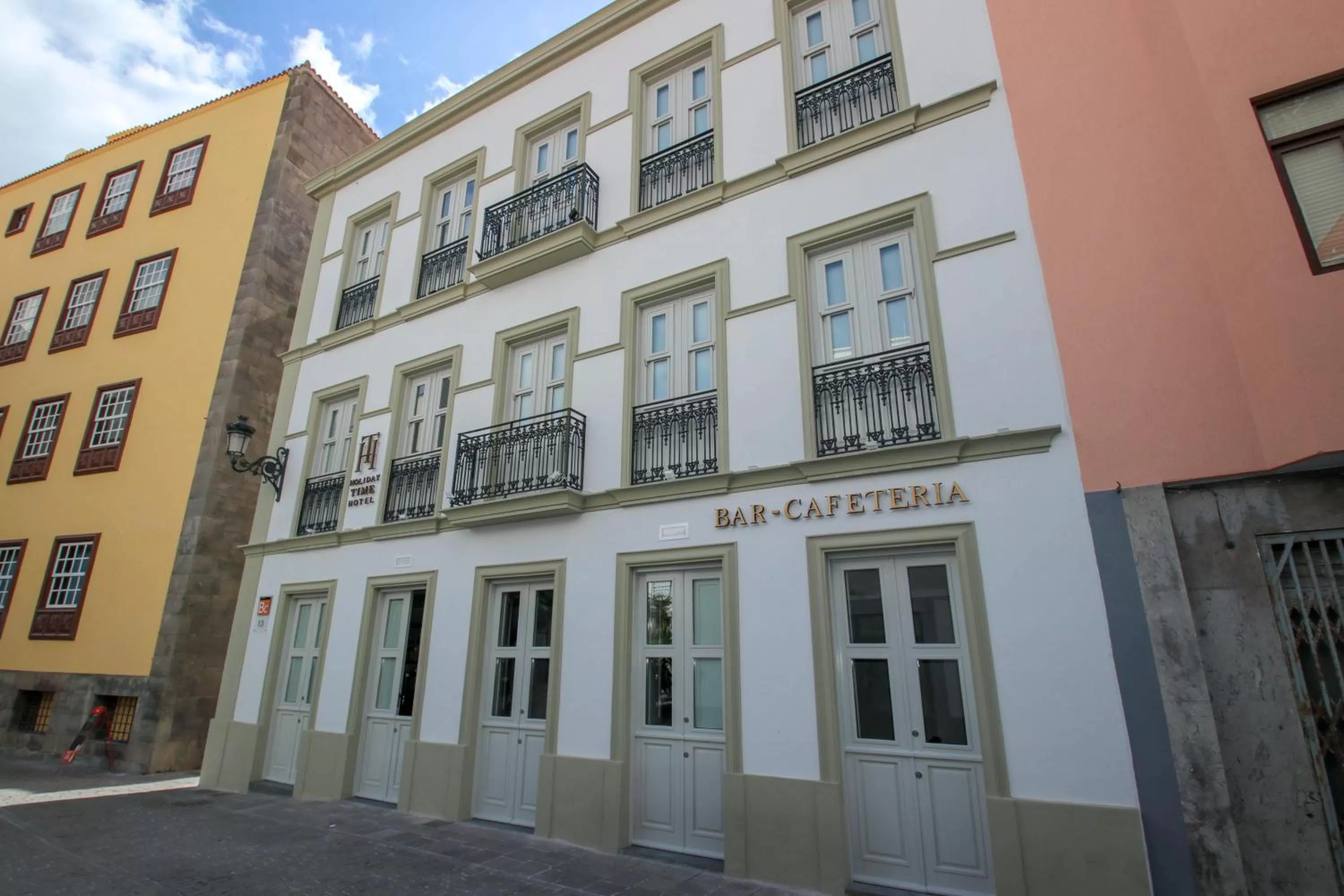 Property building in Hotel Emblemático Holiday Time