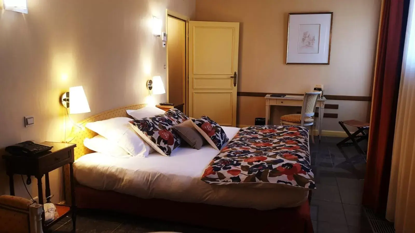 Bedroom, Bed in Hôtel & Spa Greuze
