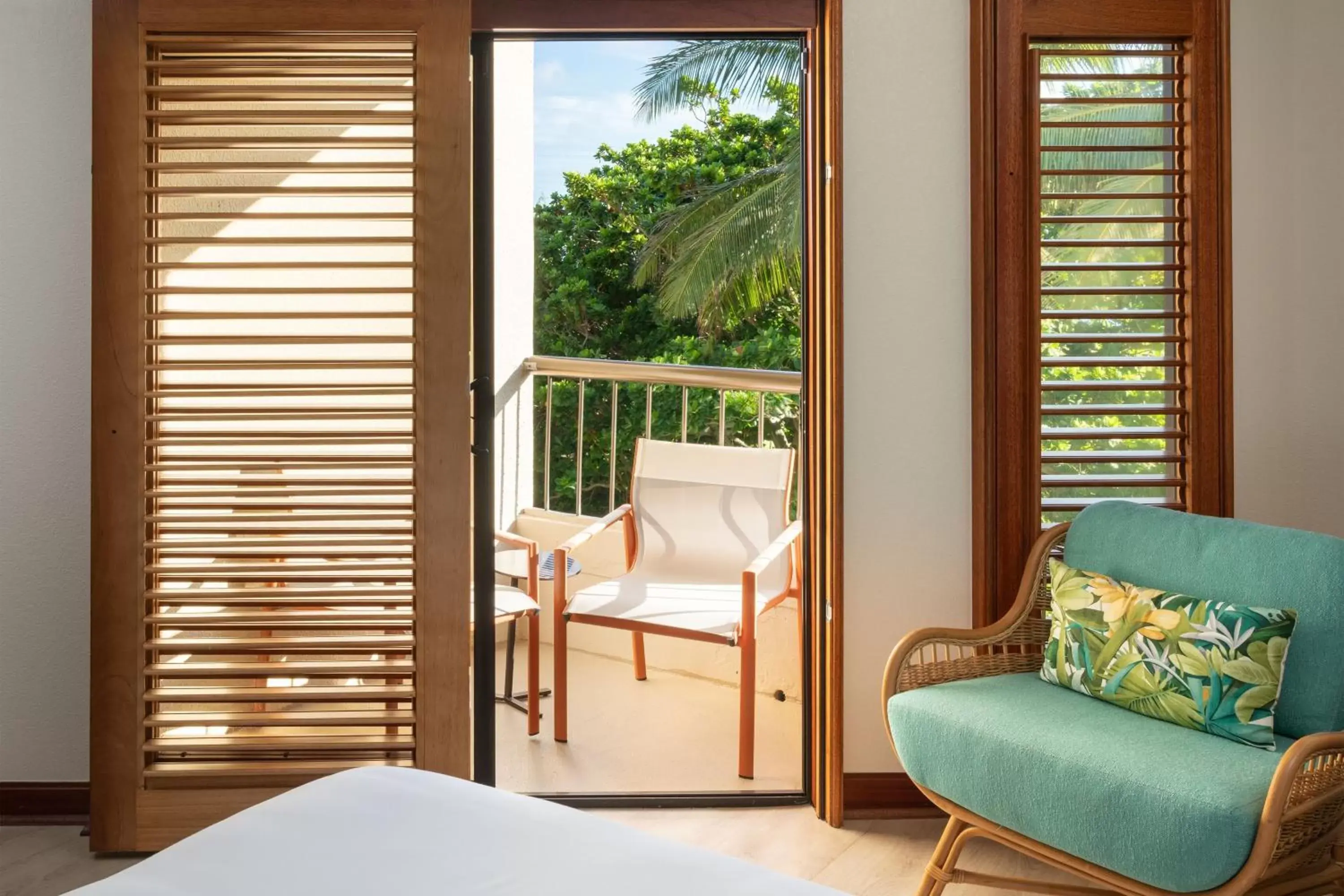 Photo of the whole room, Seating Area in Sheraton Kauai Coconut Beach Resort