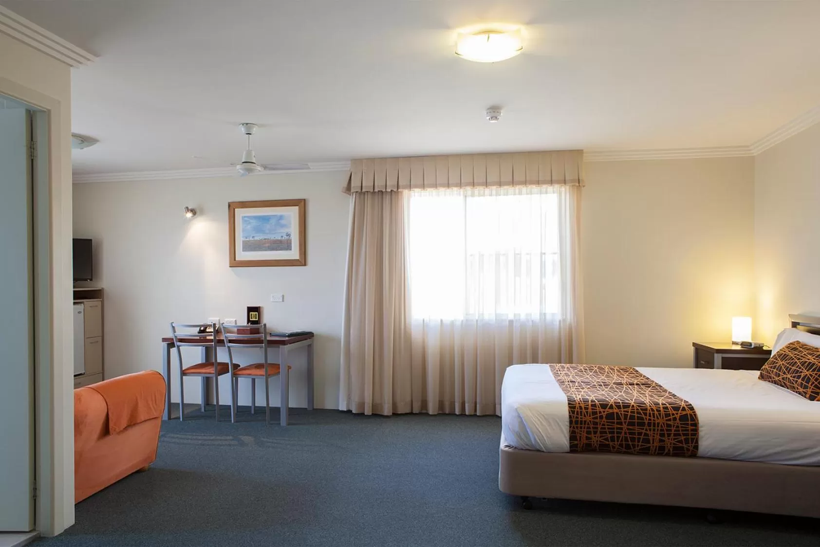 Photo of the whole room, Bed in Mandarin Motel