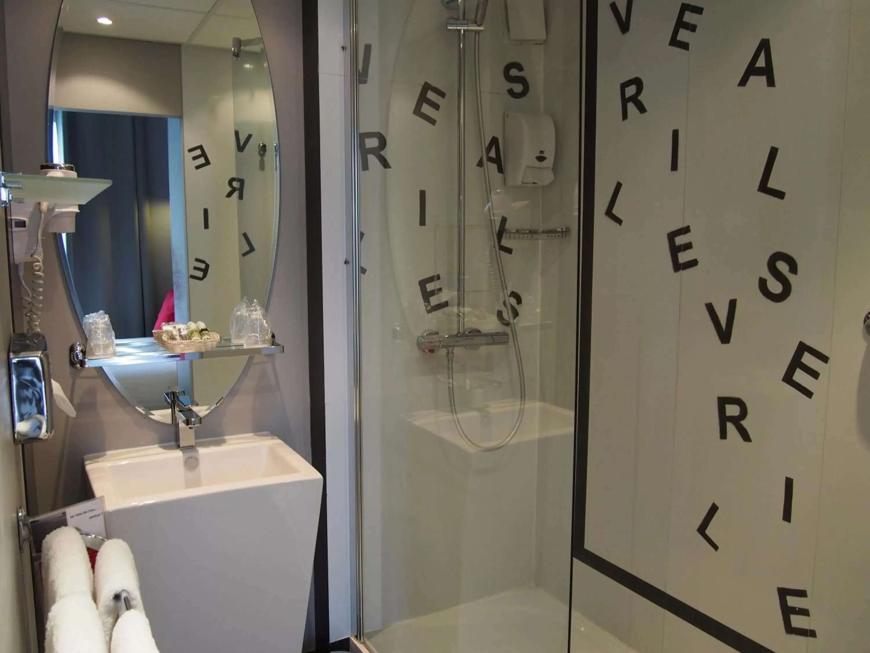 Shower, Bathroom in Porte de Versailles Hotel