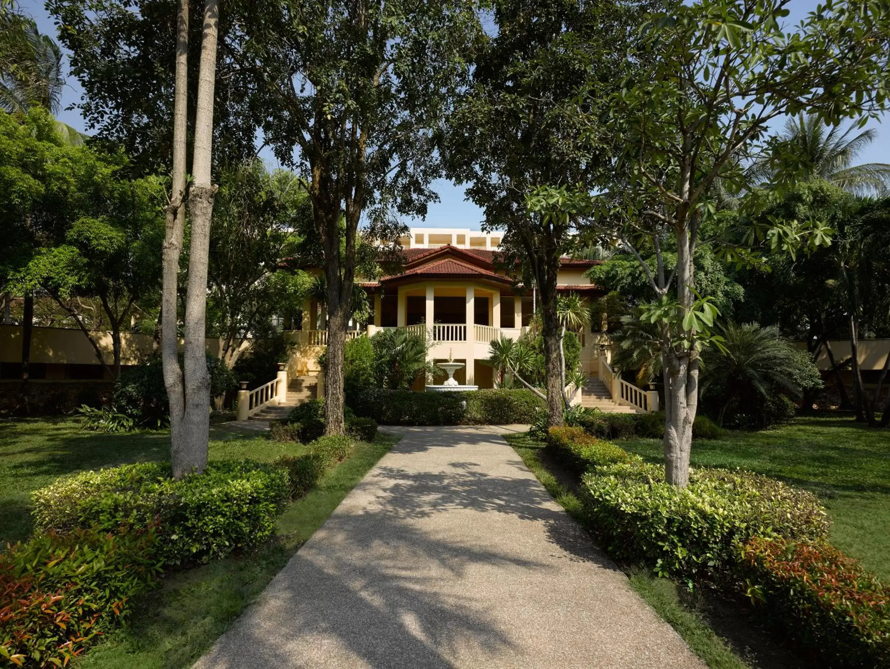 Facade/entrance in Dusit Thani Hua Hin Facade/entrance in Dusit Thani Hua Hin
