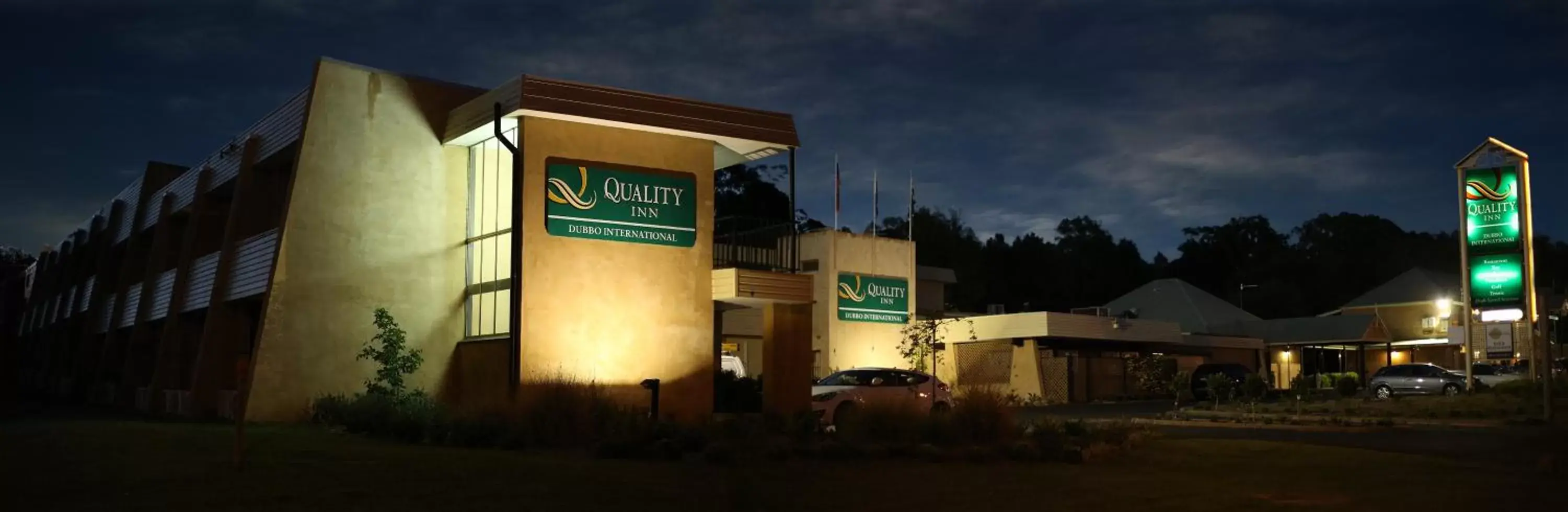 Facade/entrance, Property Building in Quality Inn Dubbo International