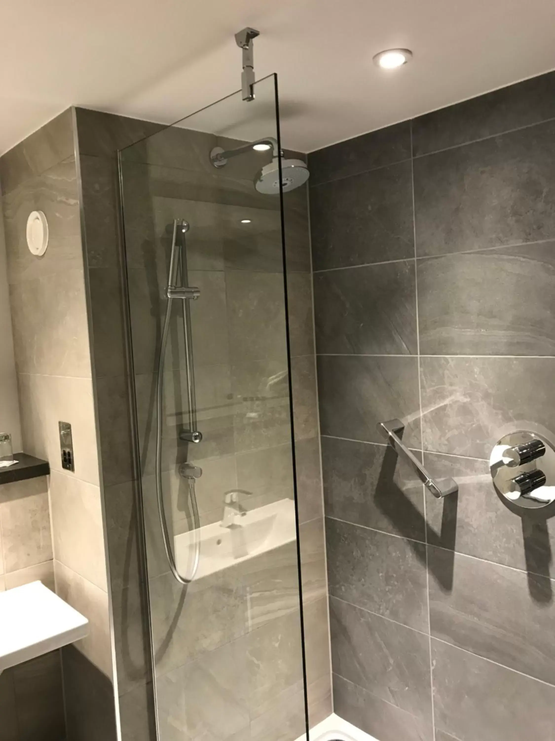 Bathroom in Maldron Hotel Newcastle