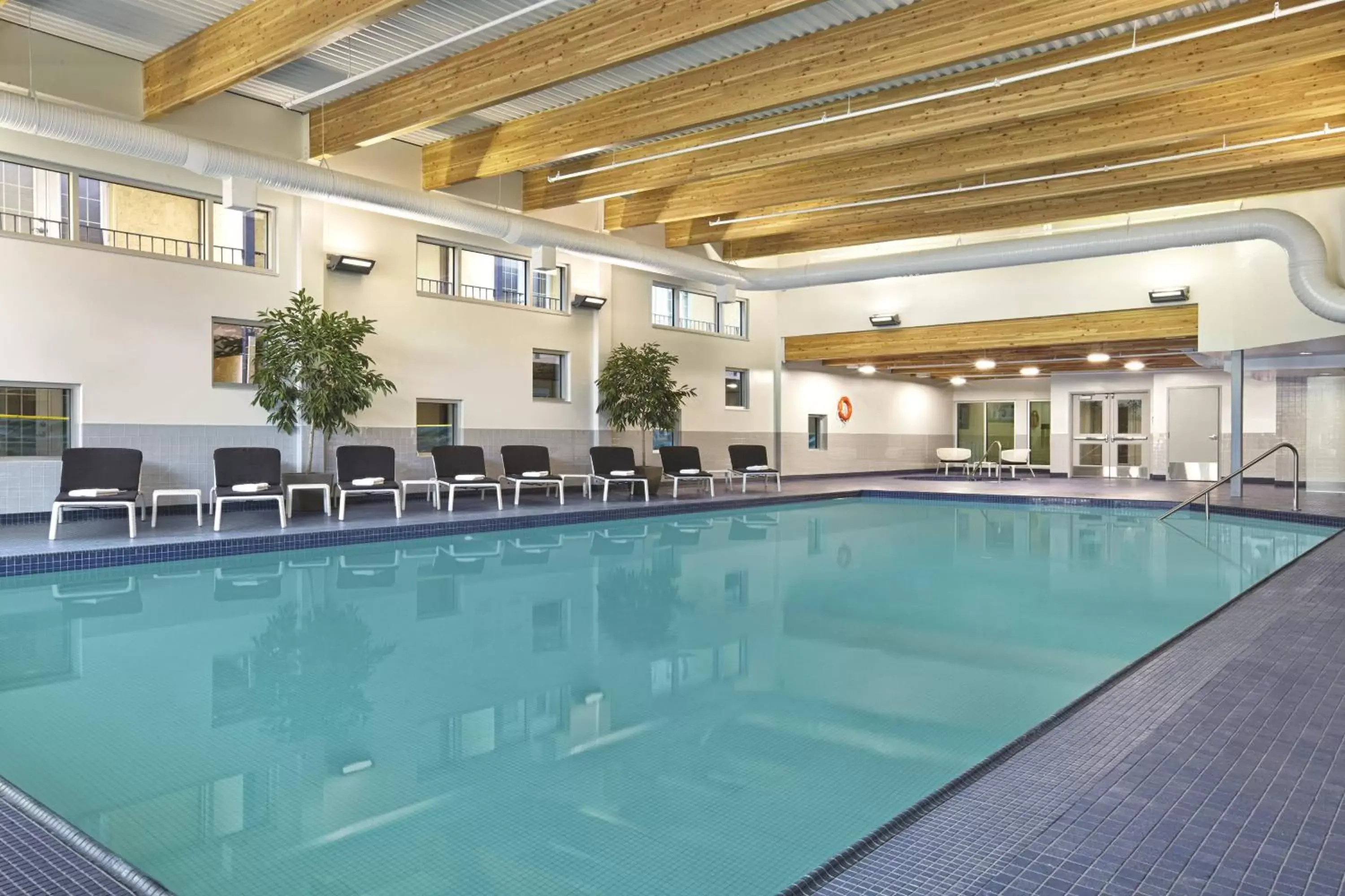 Area and facilities, Swimming Pool in Red Deer Resort & Casino