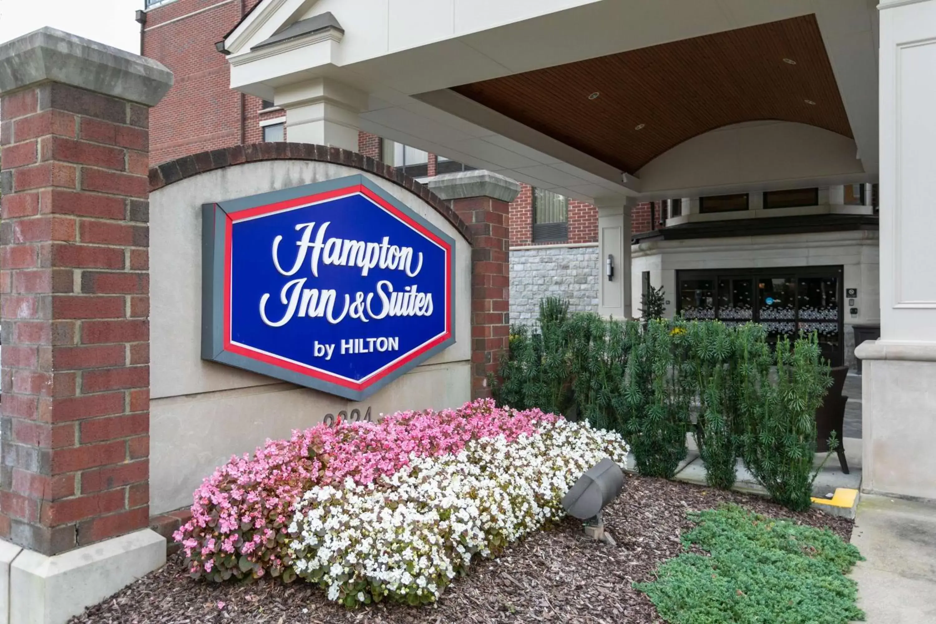 Property building in Hampton Inn & Suites Nashville-Green Hills