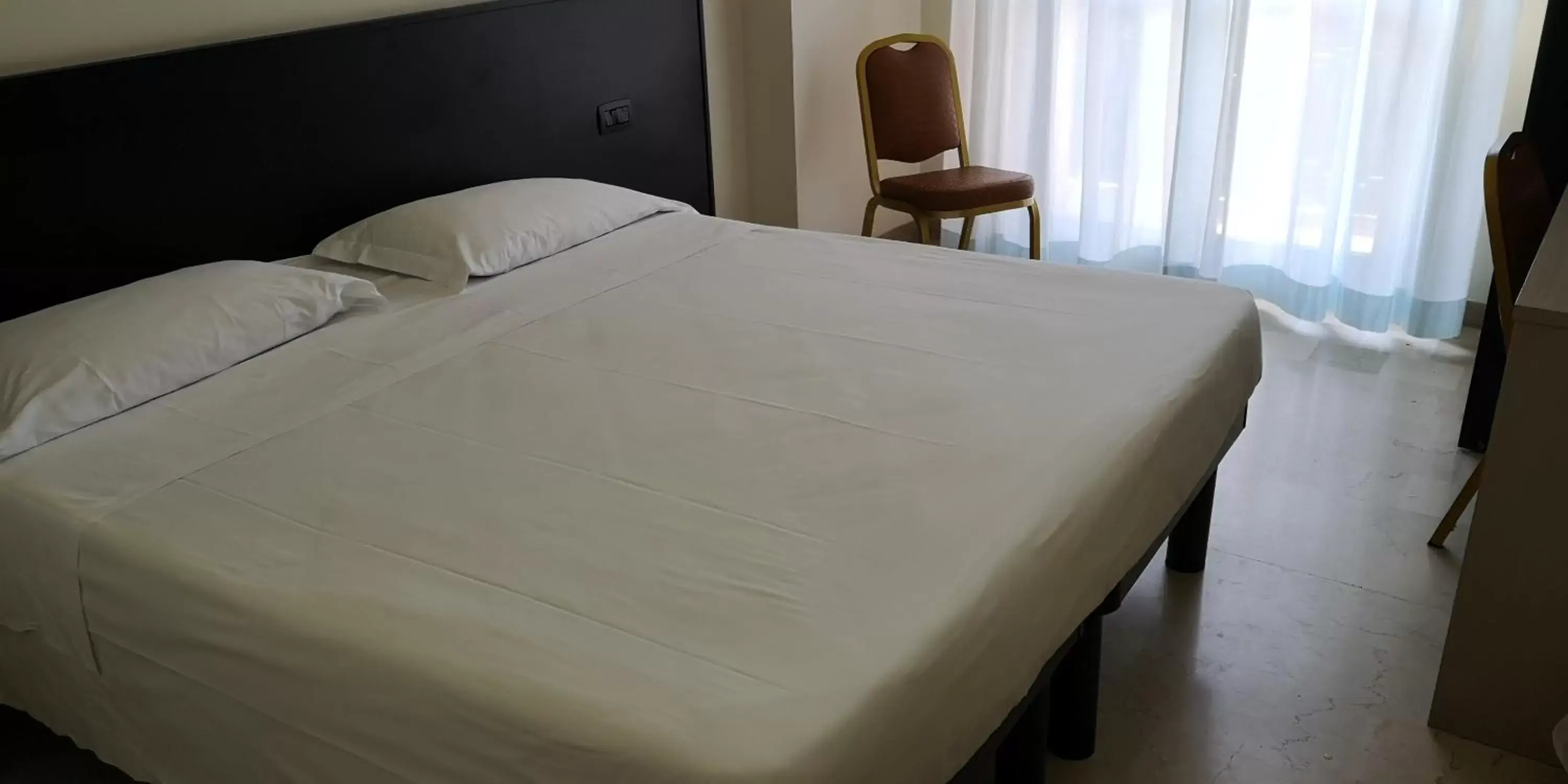 Bed in AUTO PARK Hotel