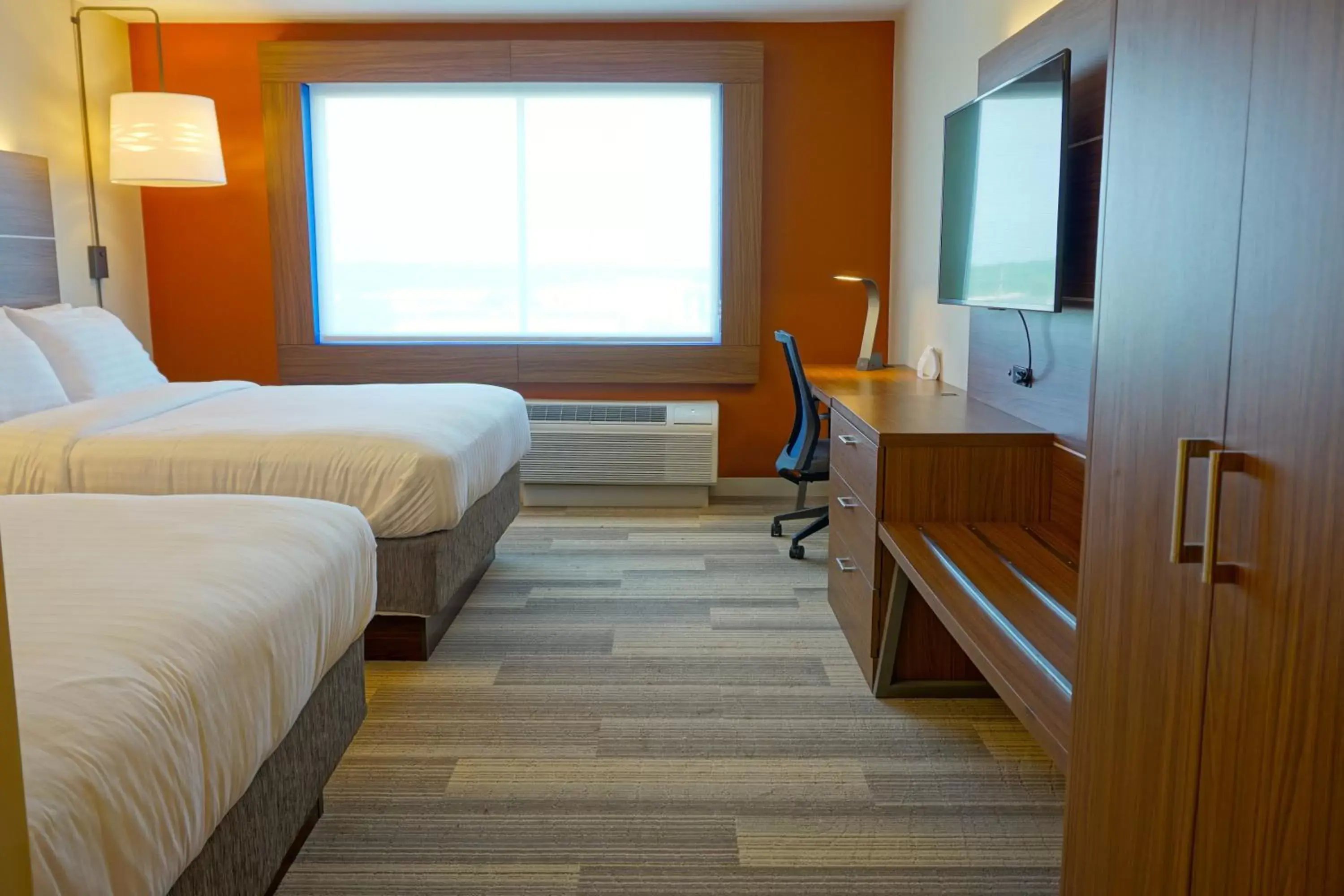 Photo of the whole room, Bed in Holiday Inn Express & Suites Omaha - Millard Area, an IHG Hotel