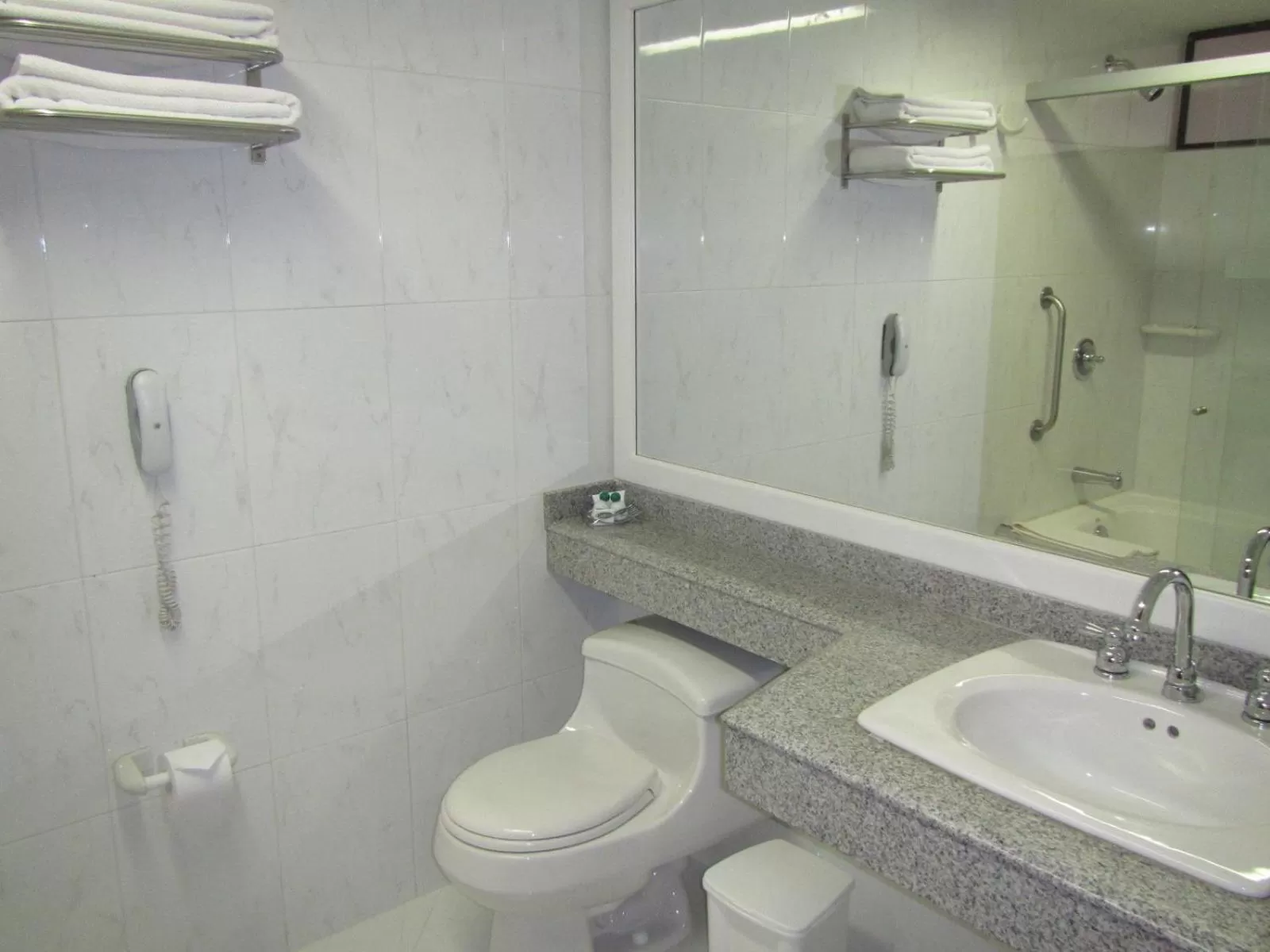 Bathroom in Hotel Cuellars