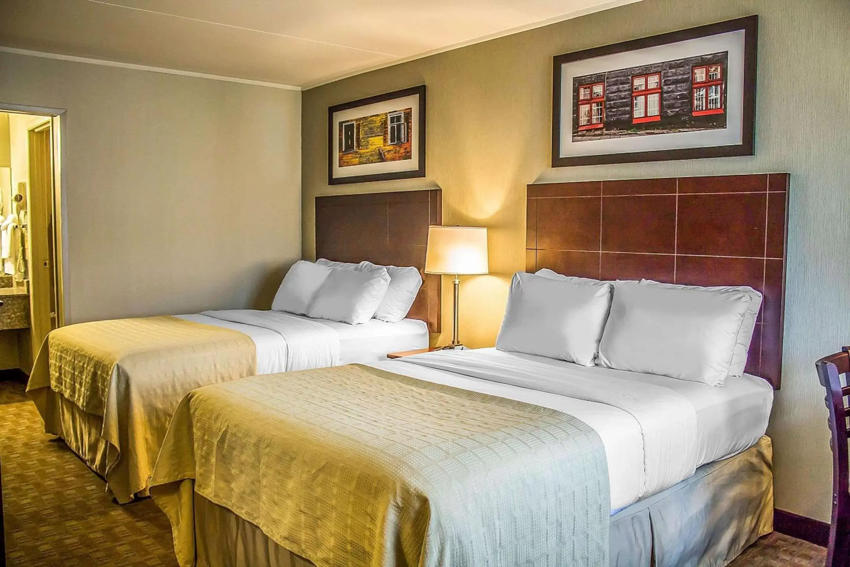 Photo of the whole room, Bed in Quality Inn Cambridge Photo of the whole room, Bed in Quality Inn Cambridge