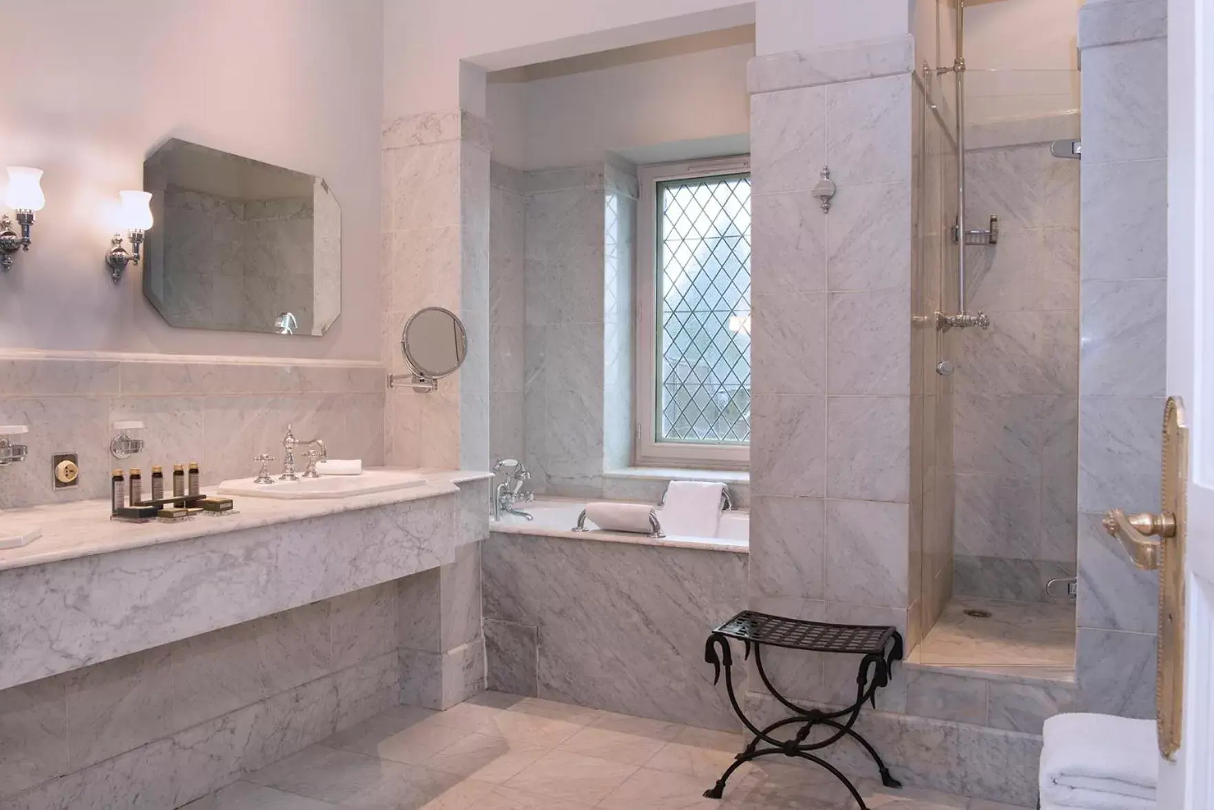 Bathroom in Hotel de la Cité & Spa MGallery