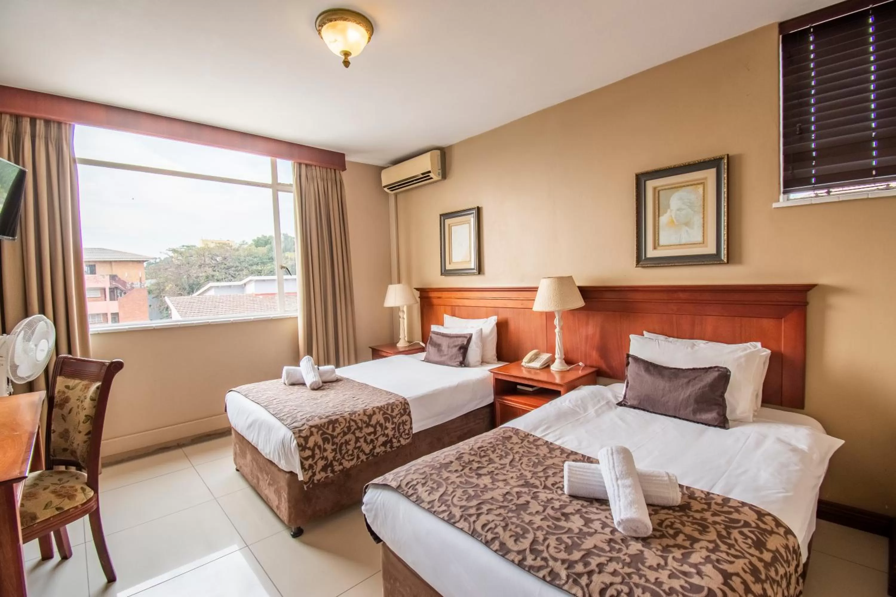 Emakhosini Hotel On East