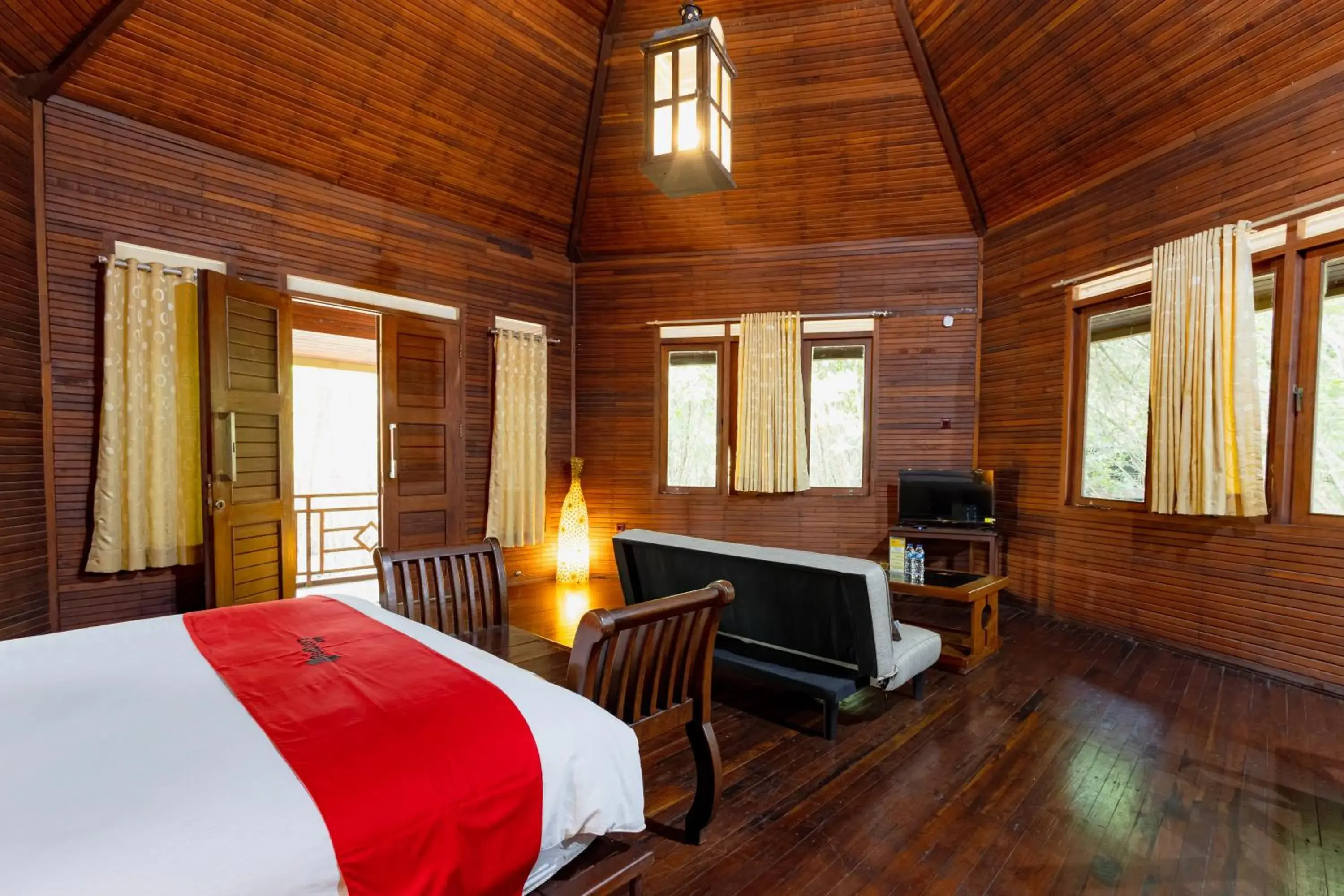 Bedroom in RedDoorz Resort @ Taman Wisata Mangrove