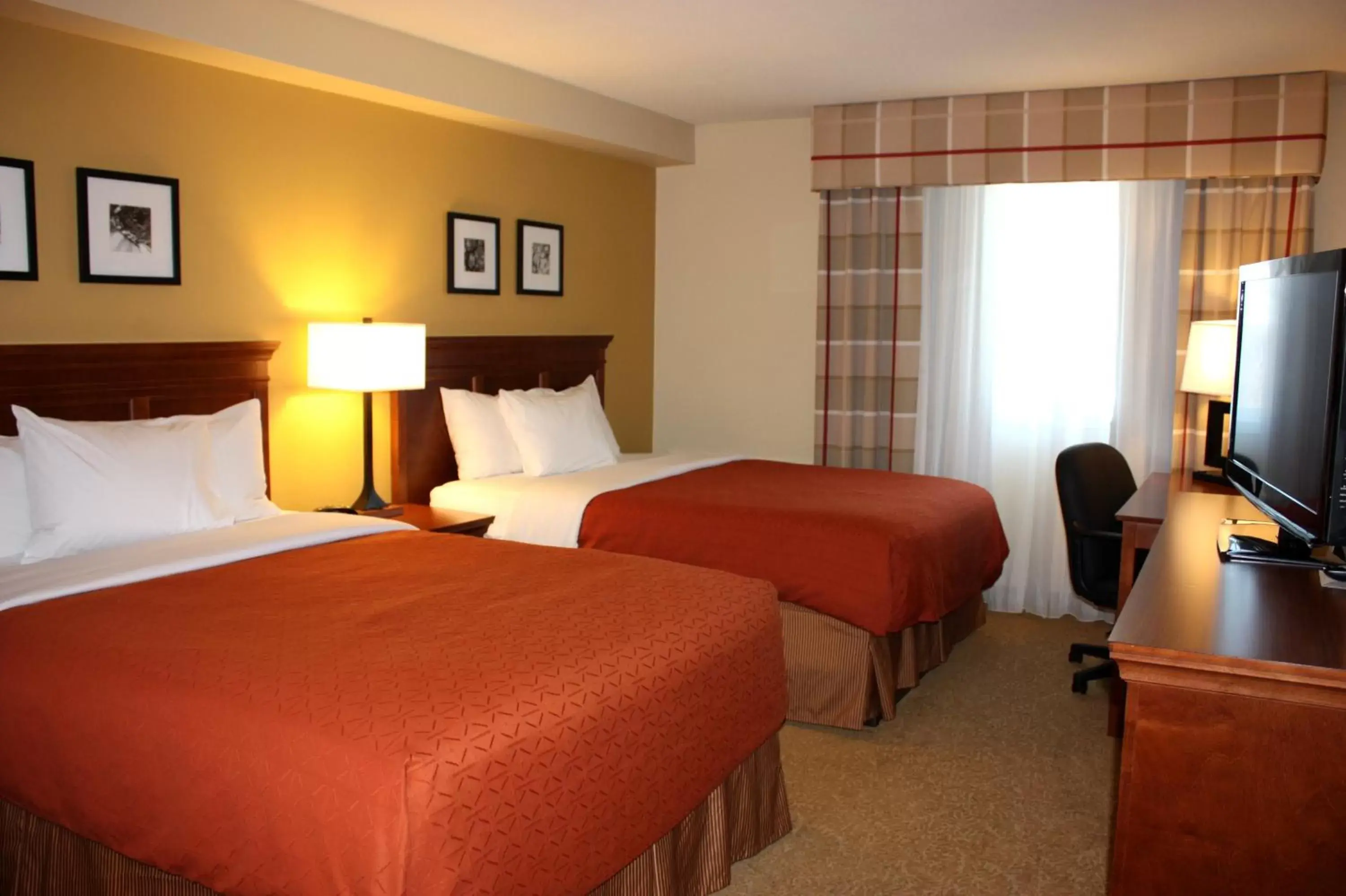 Bed in Country Inn & Suites by Radisson, Winnipeg, MB