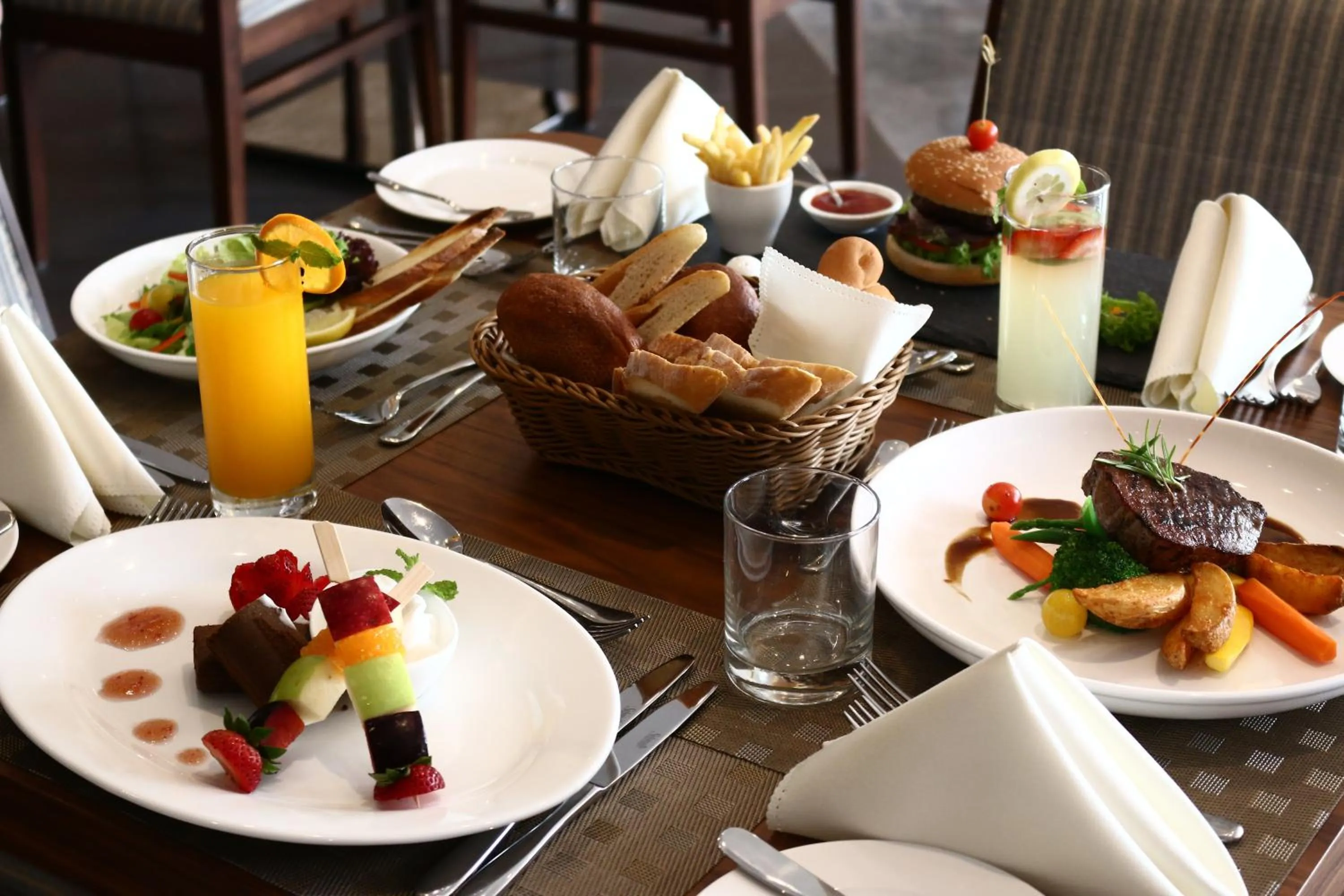 Restaurant/places to eat in Levatio Hotel Muscat