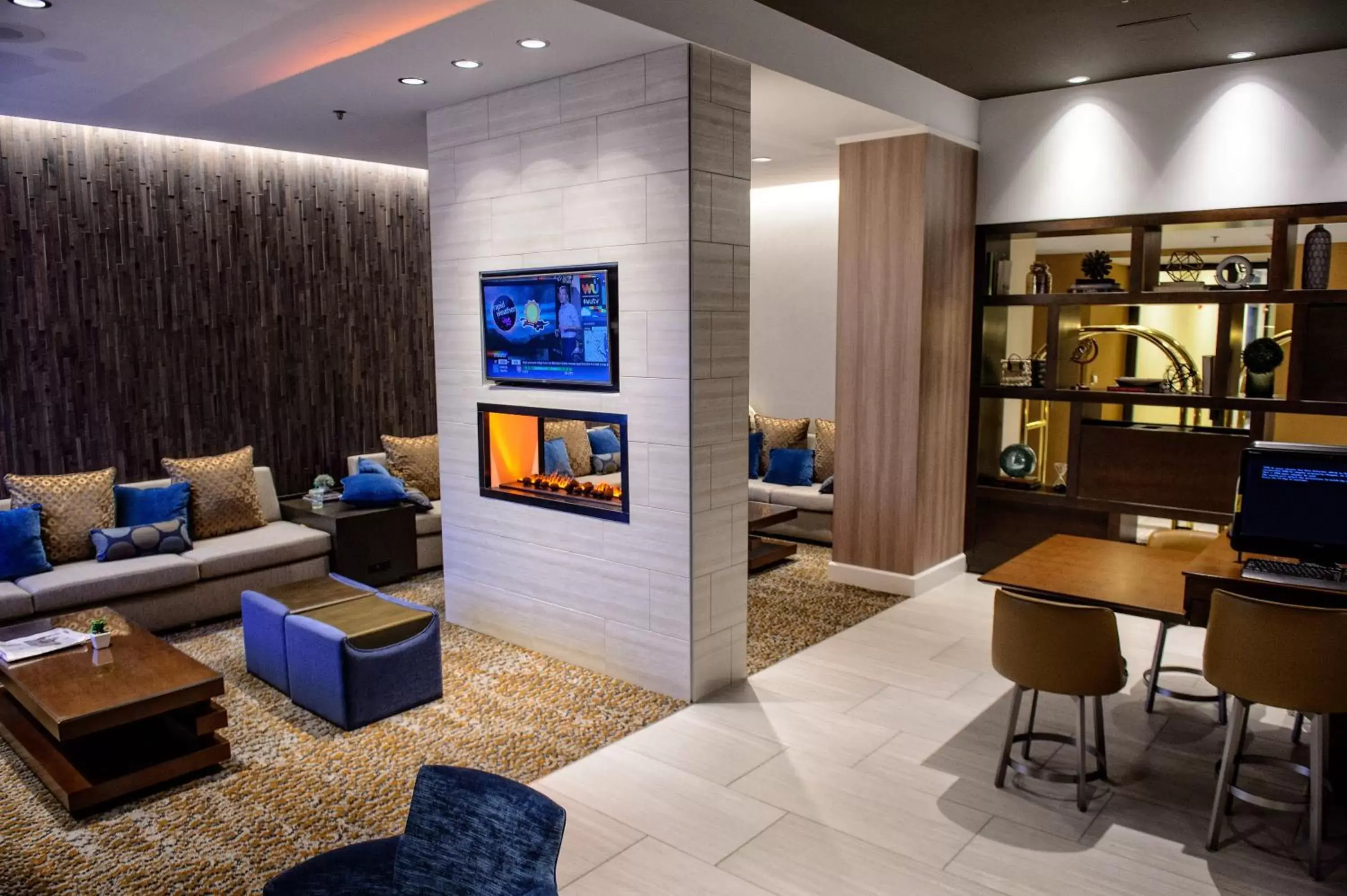 Property building, Lounge/Bar in Crowne Plaza Dulles Airport, an IHG Hotel