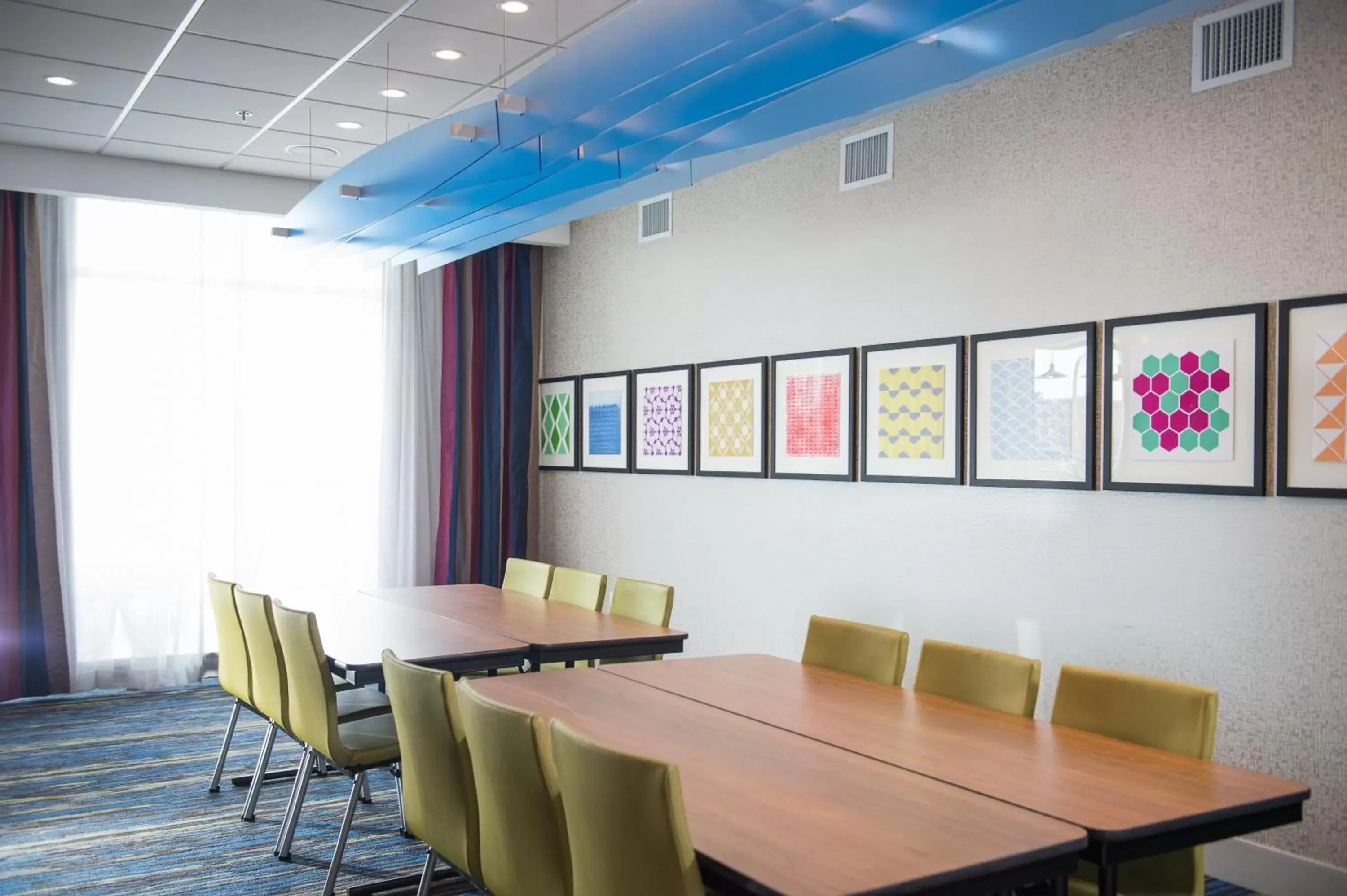 Meeting/conference room in Holiday Inn Express & Suites Rock Falls, an IHG Hotel