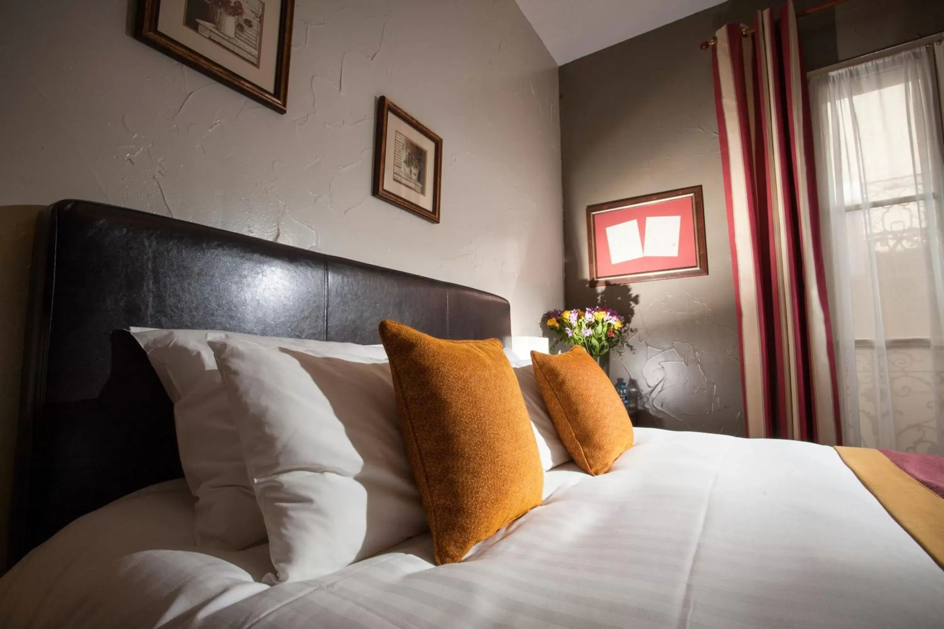 Bedroom, Bed in Hotel d'Aragon